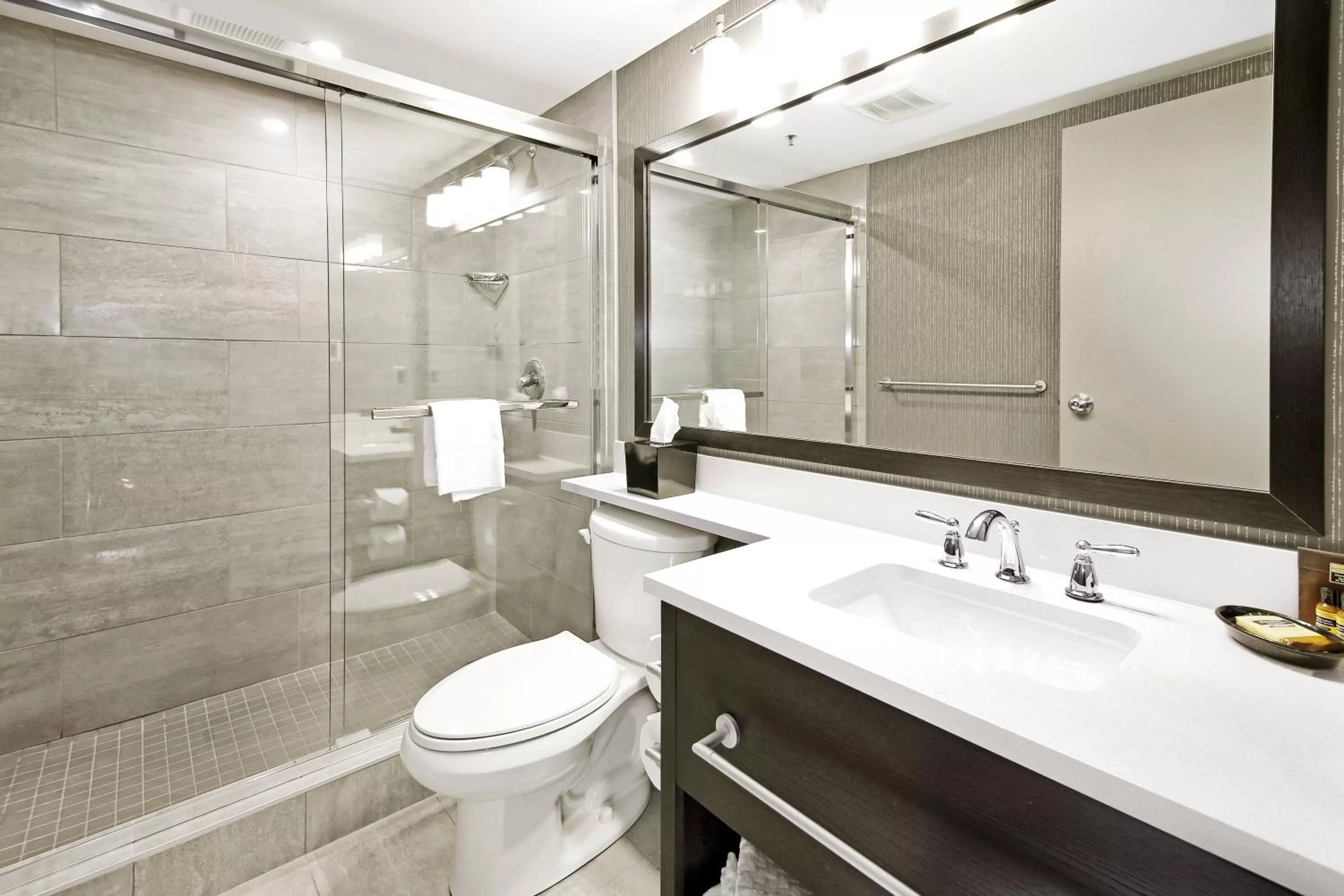 Shower in Best Western Plus Banff International Lodge