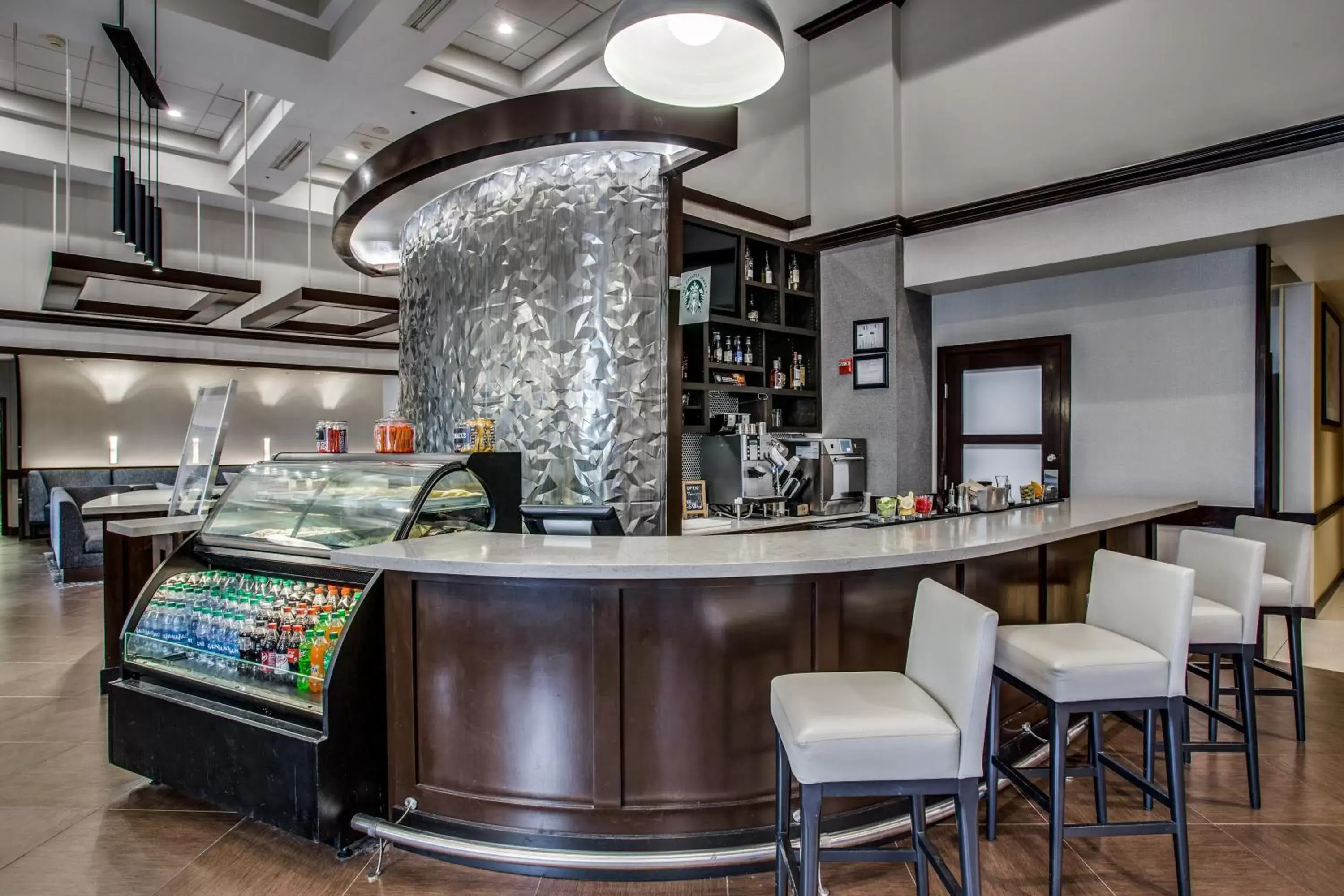 Lounge or bar in Hyatt Place Fort Worth / Cityview Lounge or bar in Hyatt Place Fort Worth / Cityview