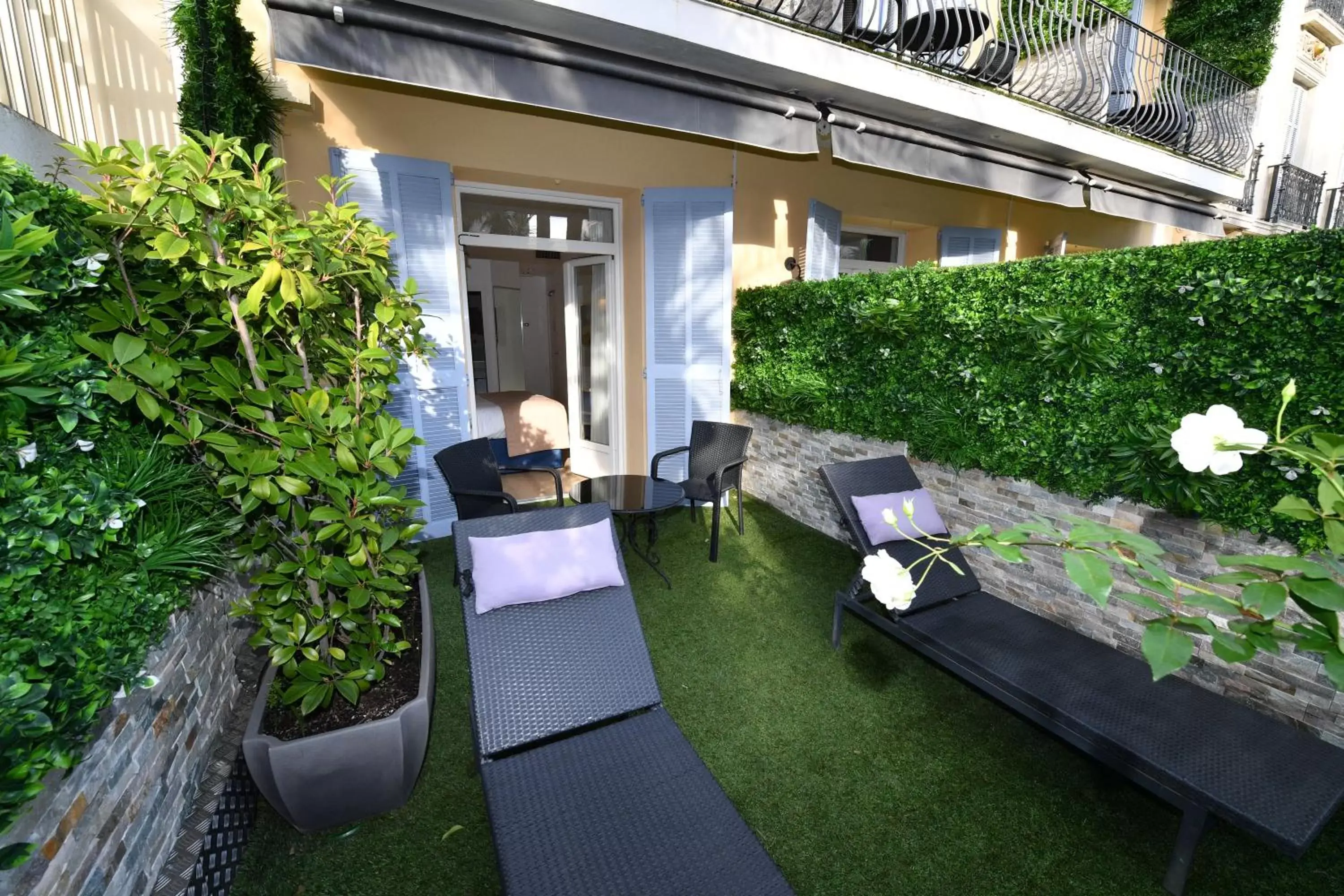 Patio in Hôtel de Provence