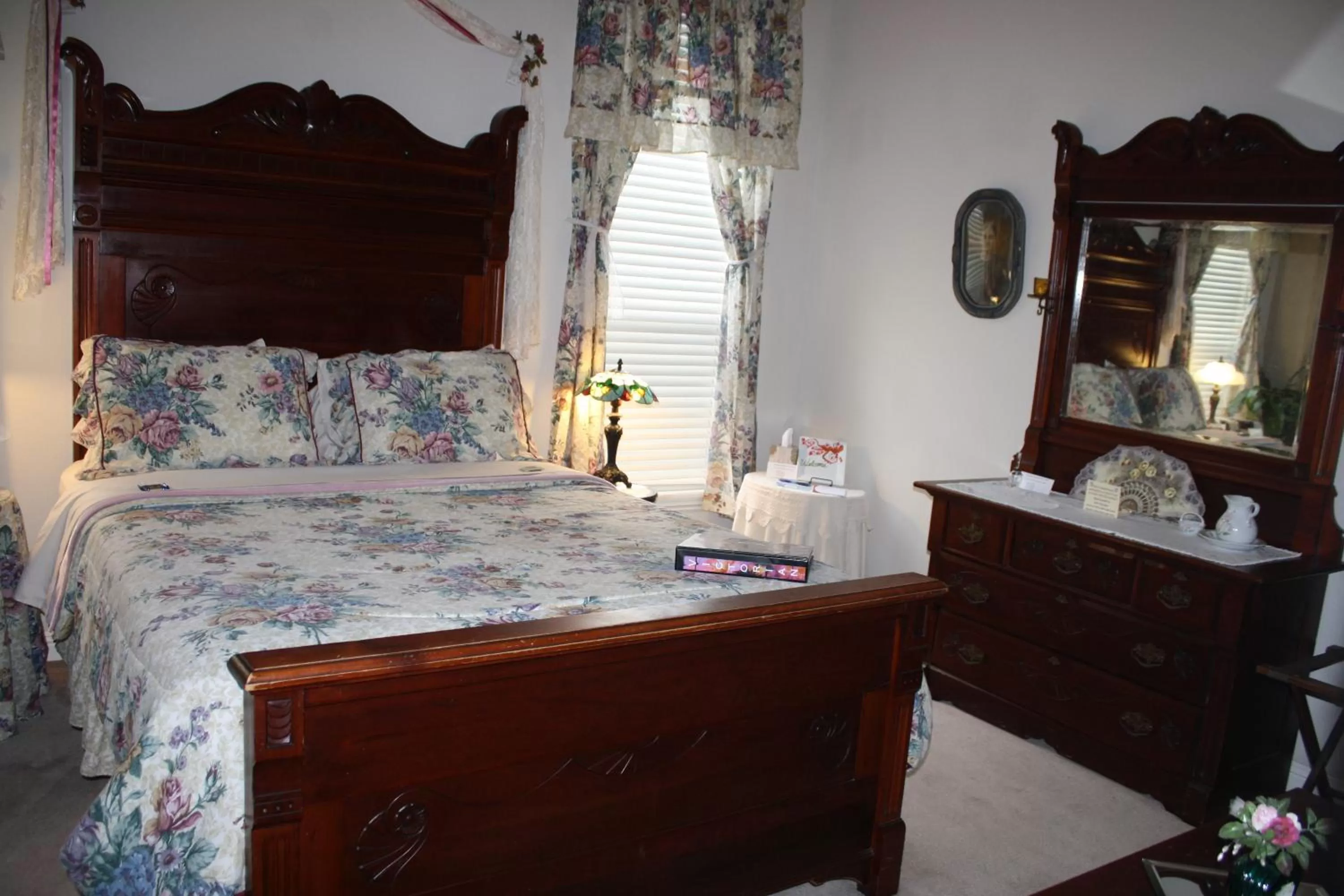 Decorative detail, Bed in Woodrow House Bed & Breakfast