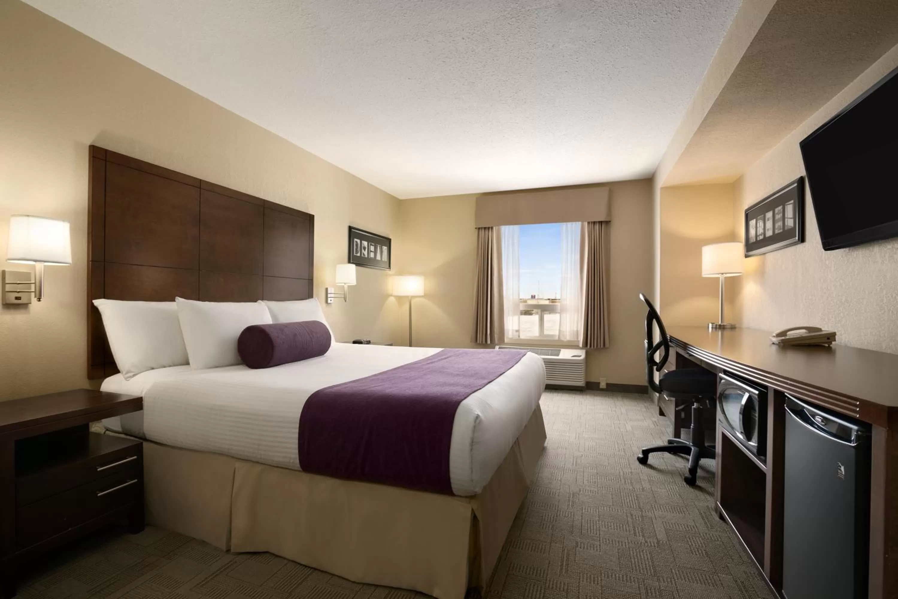 TV and multimedia, Bed in Days Inn by Wyndham Regina