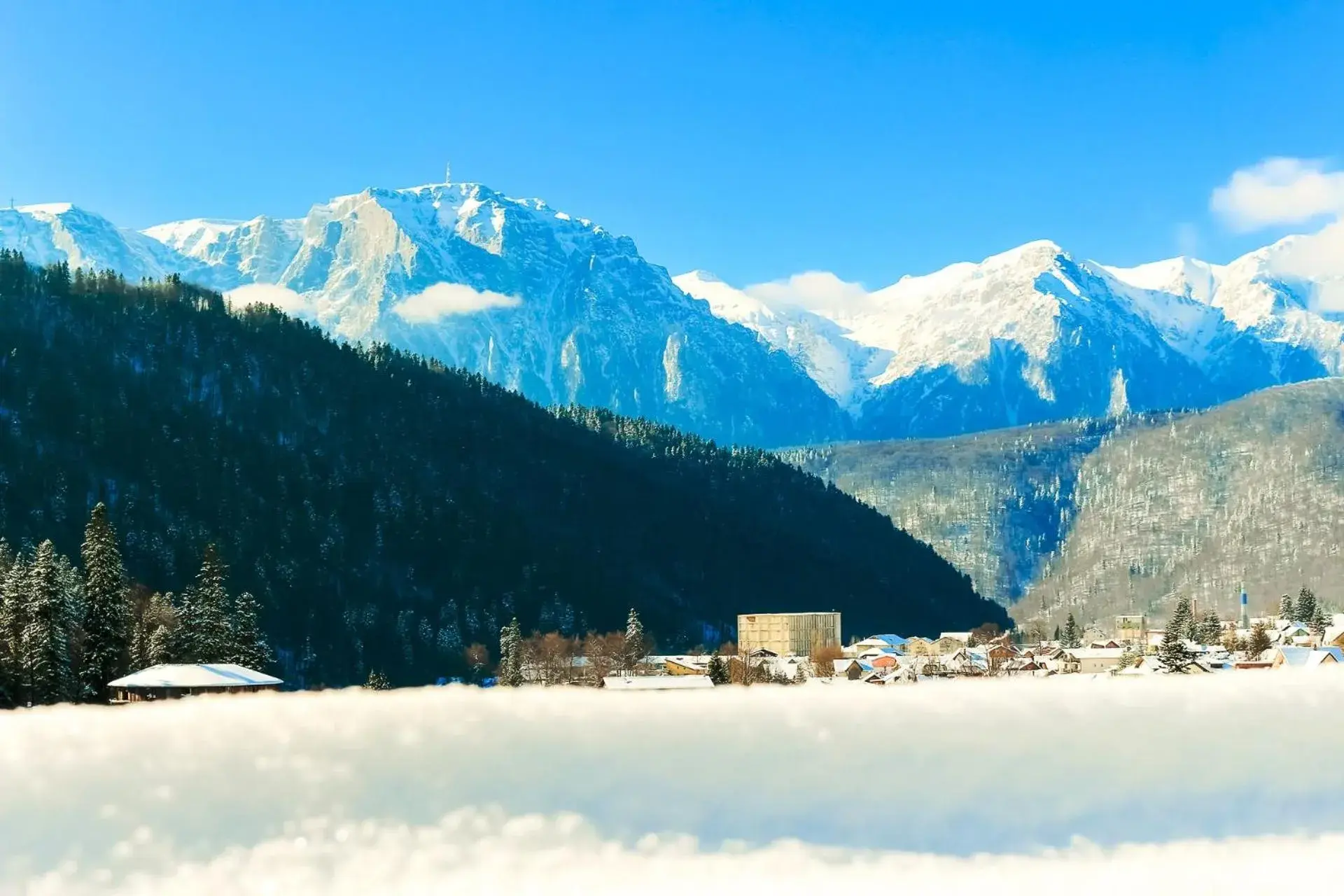 Mountain view, Winter in Lux Garden Hotel