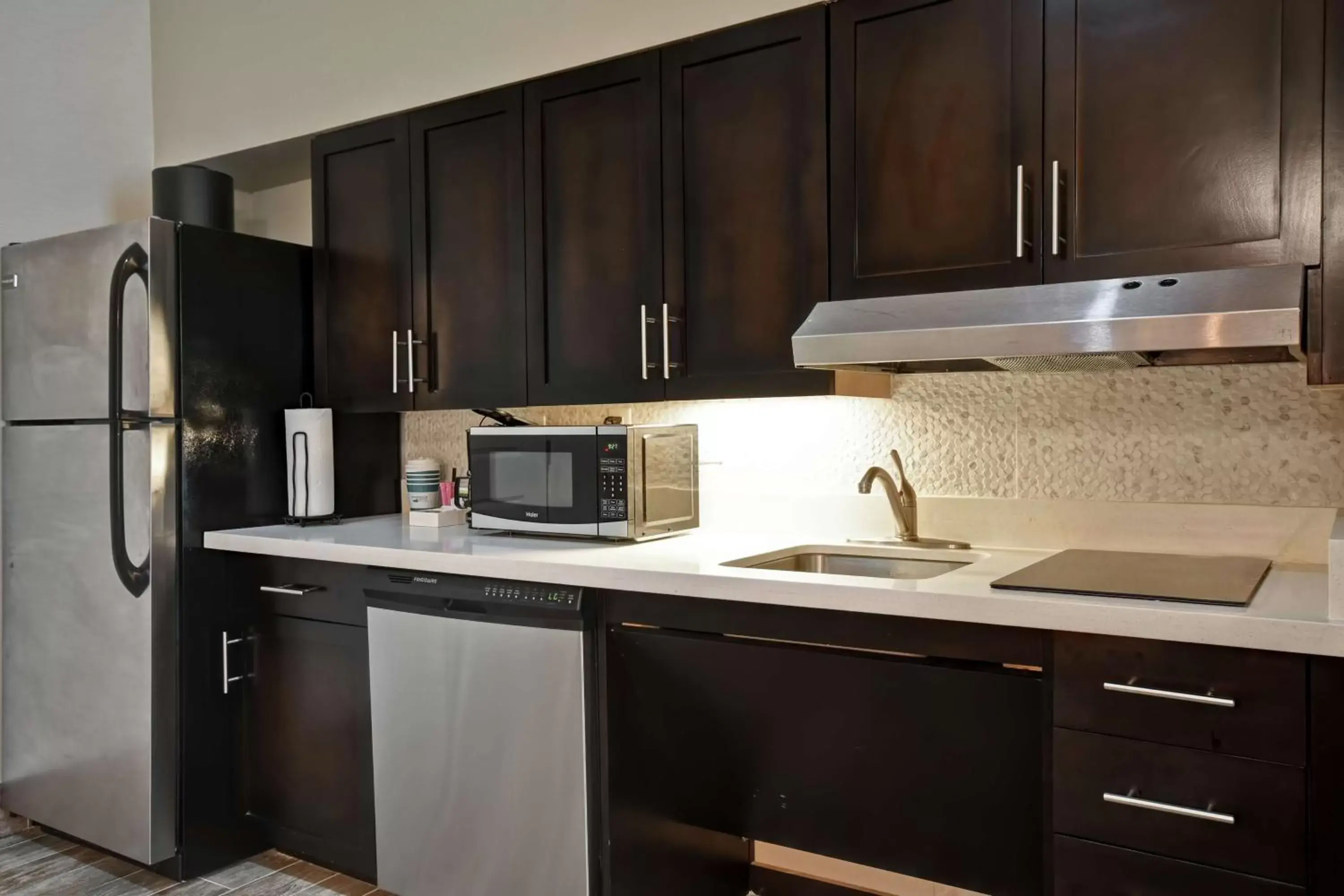 Kitchen or kitchenette, Kitchen/Kitchenette in Homewood Suites by Hilton Dallas Arlington South