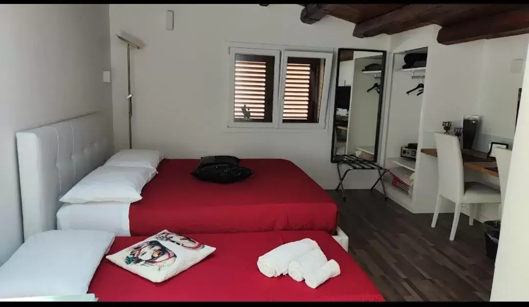 Photo of the whole room, Bed in San Francesco Rooms and Apartment with Terrace in Palermo