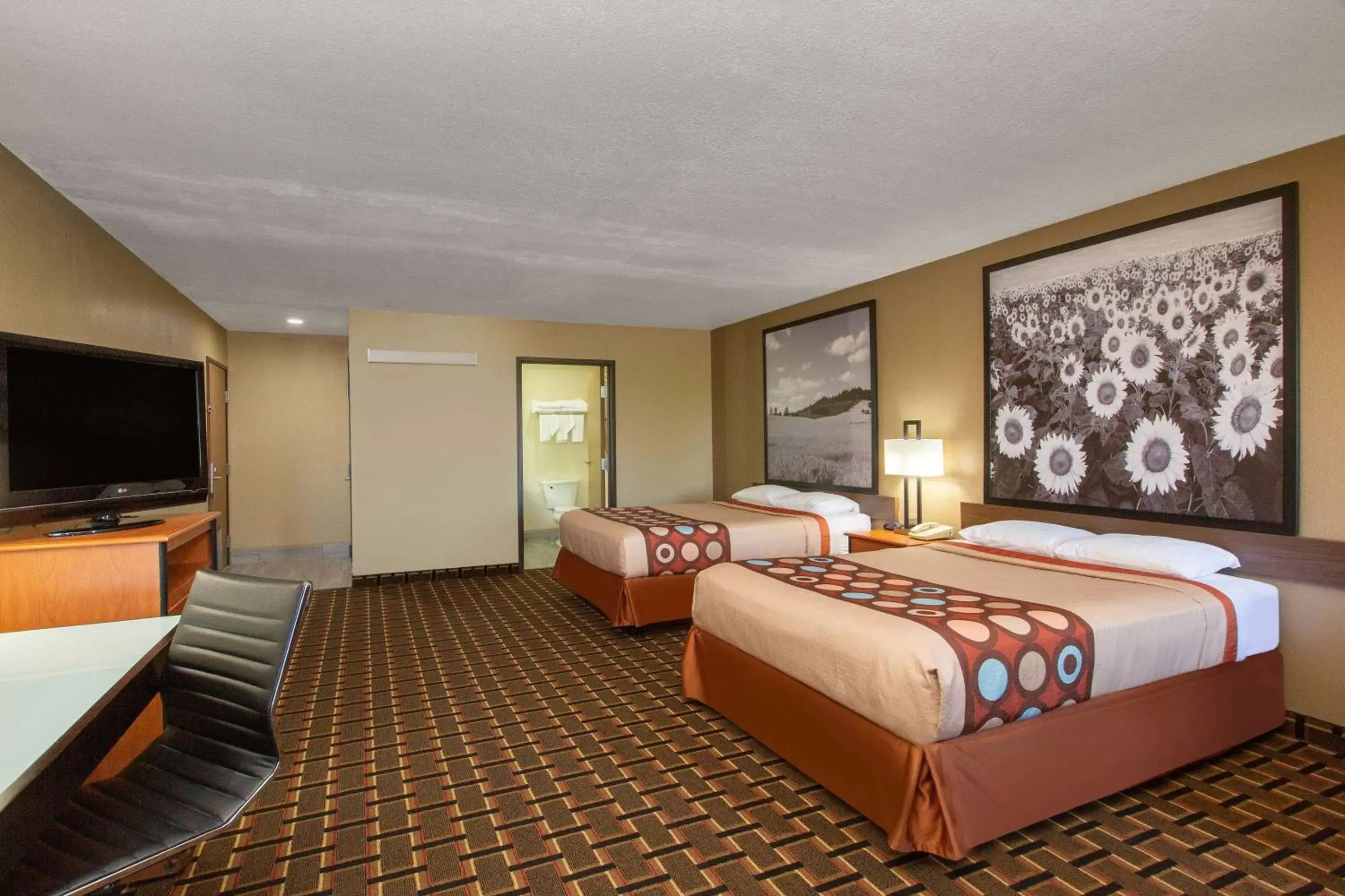 Photo of the whole room, Bed in Super 8 by Wyndham Ottawa Photo of the whole room, Bed in Super 8 by Wyndham Ottawa