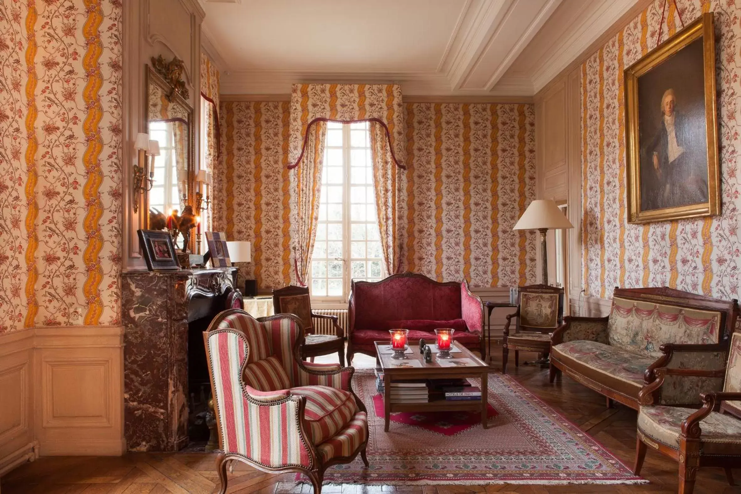 Communal lounge/ TV room, Seating Area in Château-Hôtel de Bourron