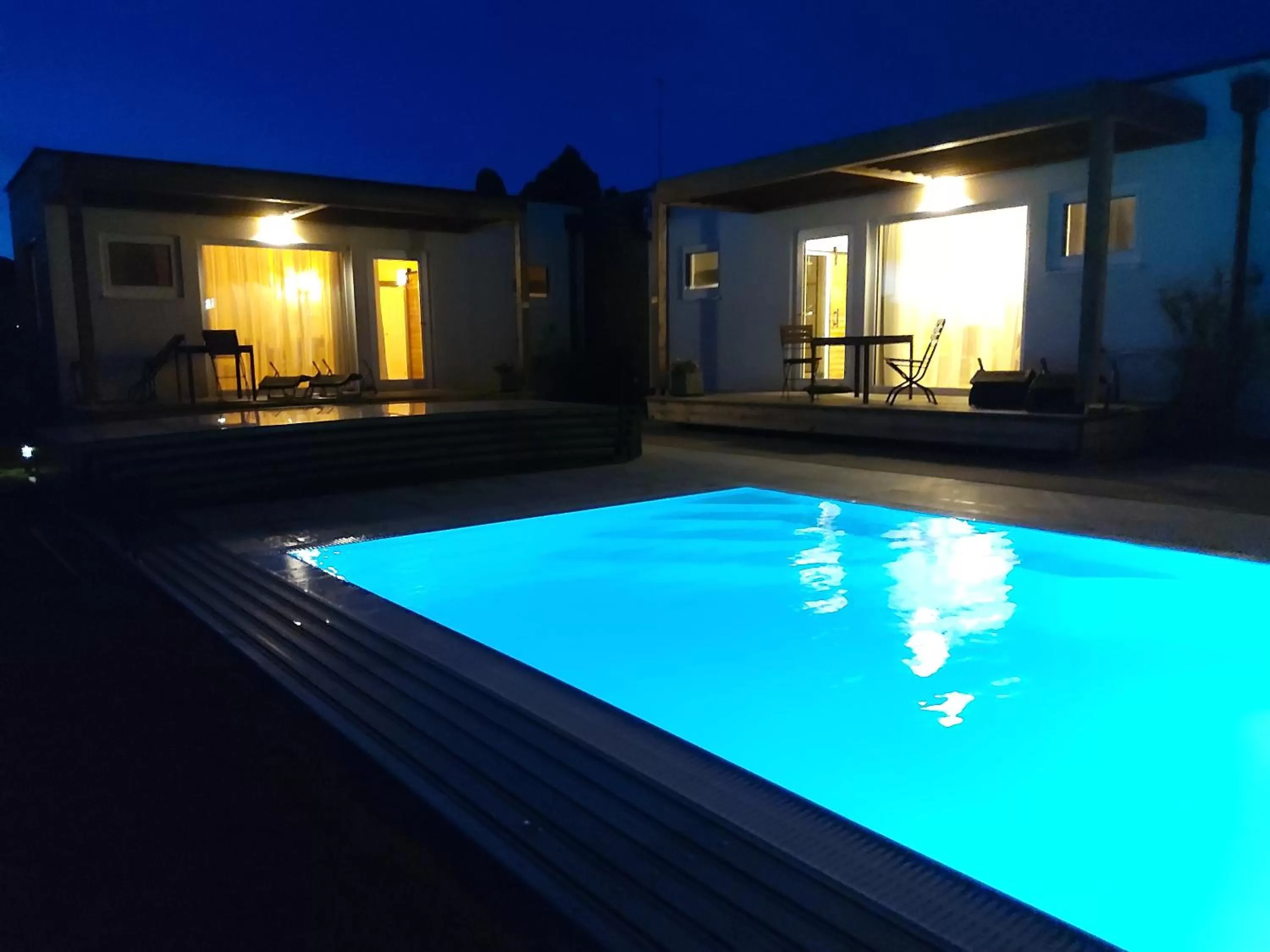 Property building, Swimming Pool in Zimmerei - Landgasthaus Karlo