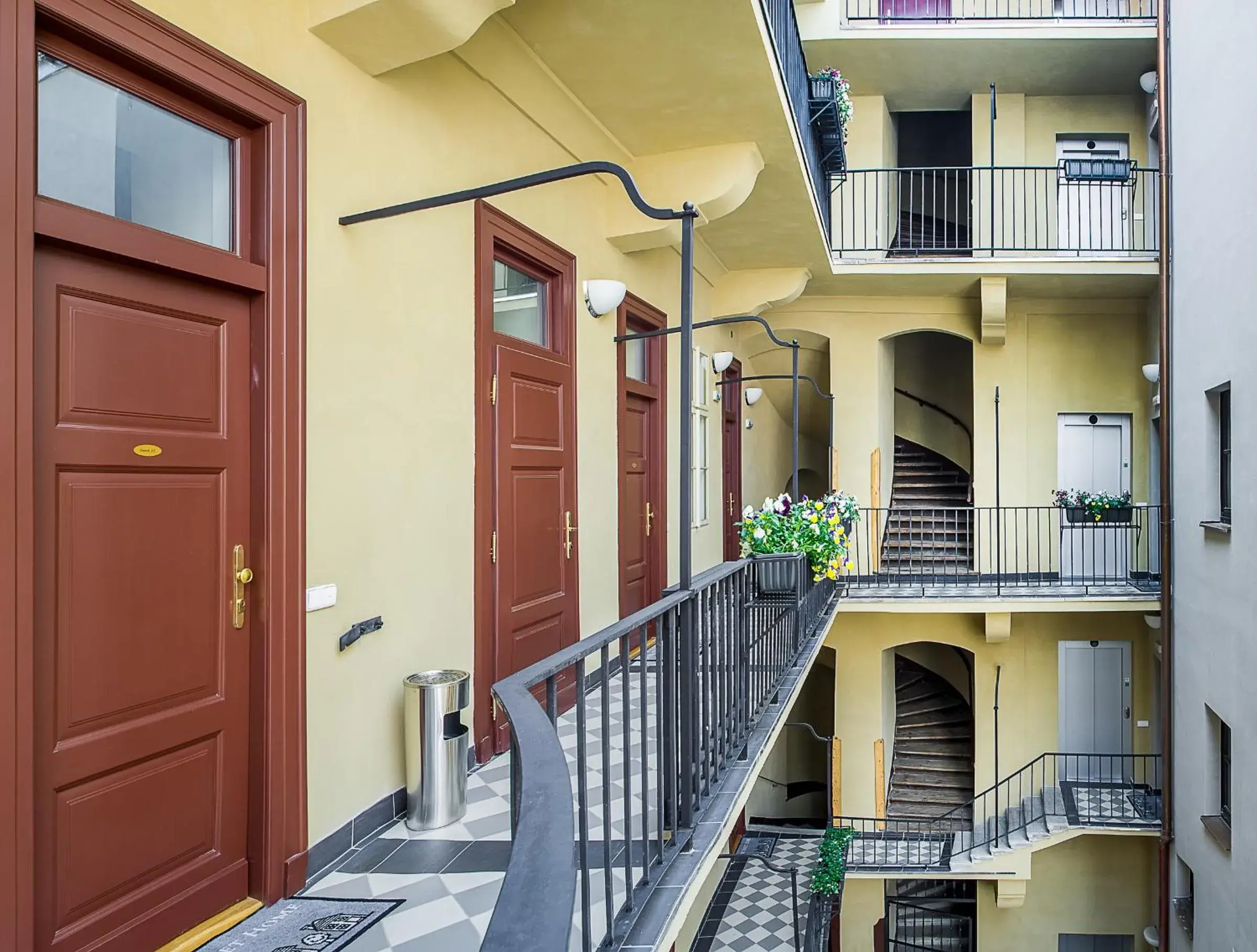 Patio in 4 Arts Suites