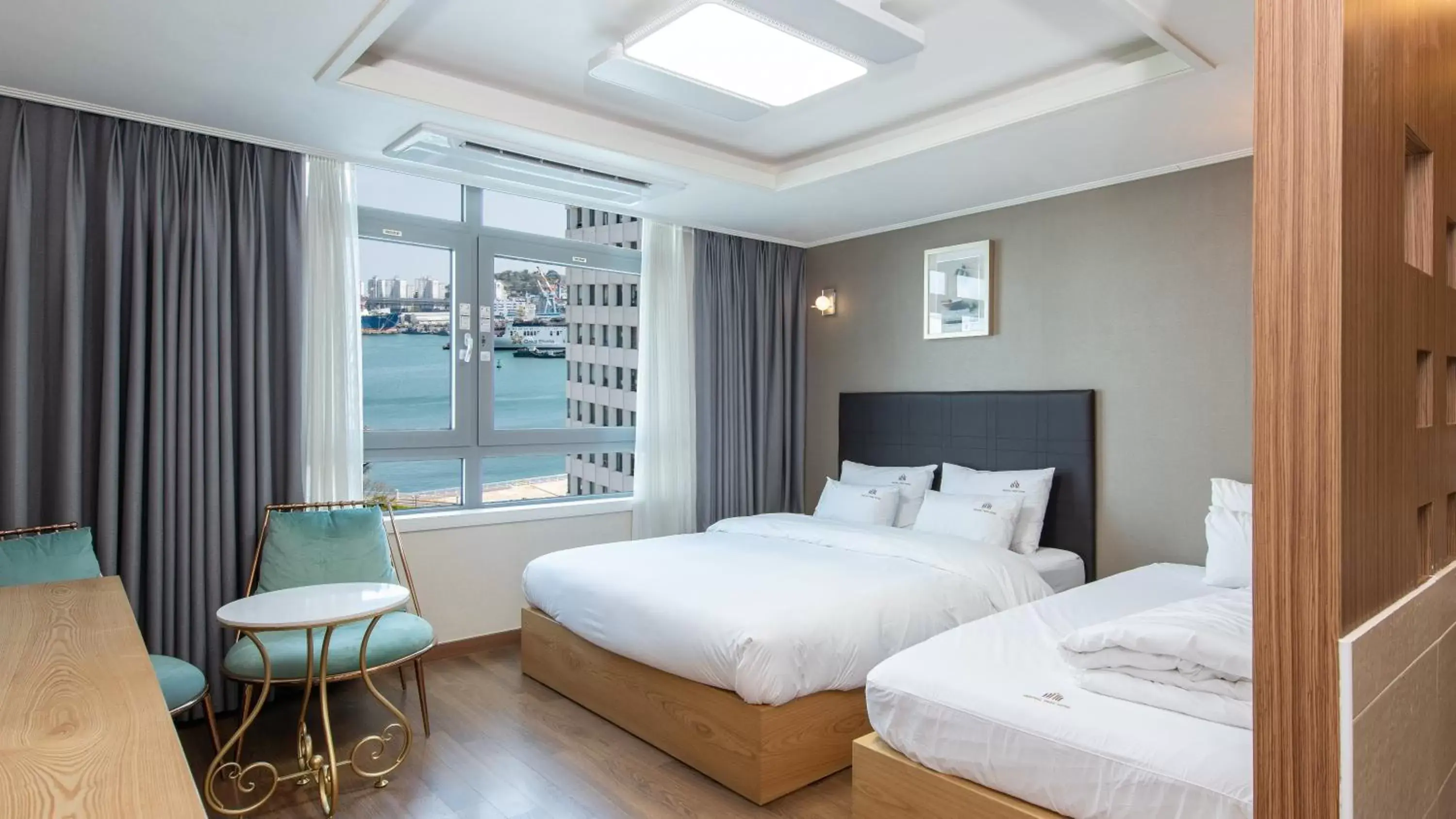 Deluxe Family Twin Room with Harbor View in Central Park Hotel Busan