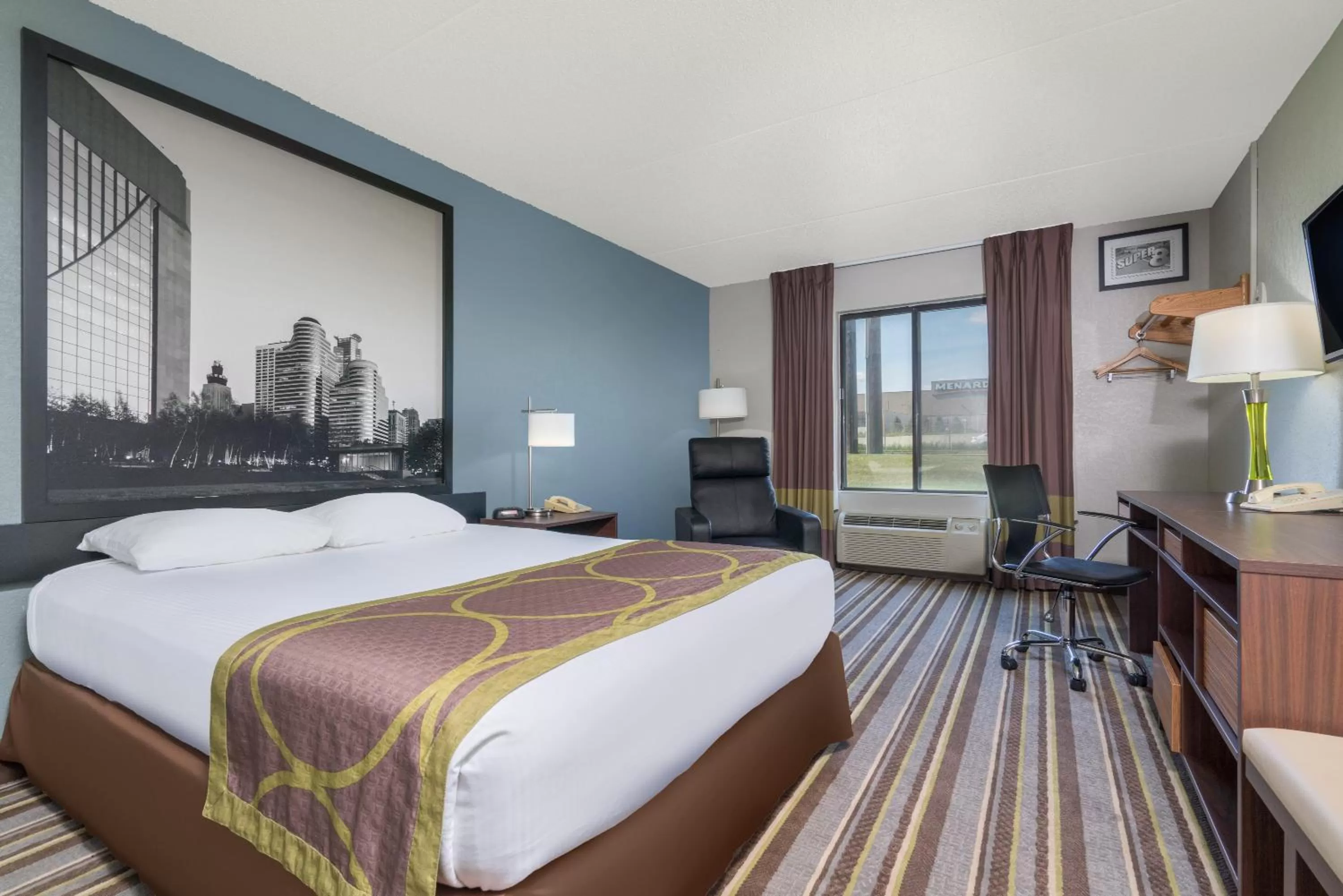 Day, Bed in Super 8 by Wyndham Bloomington/Airport