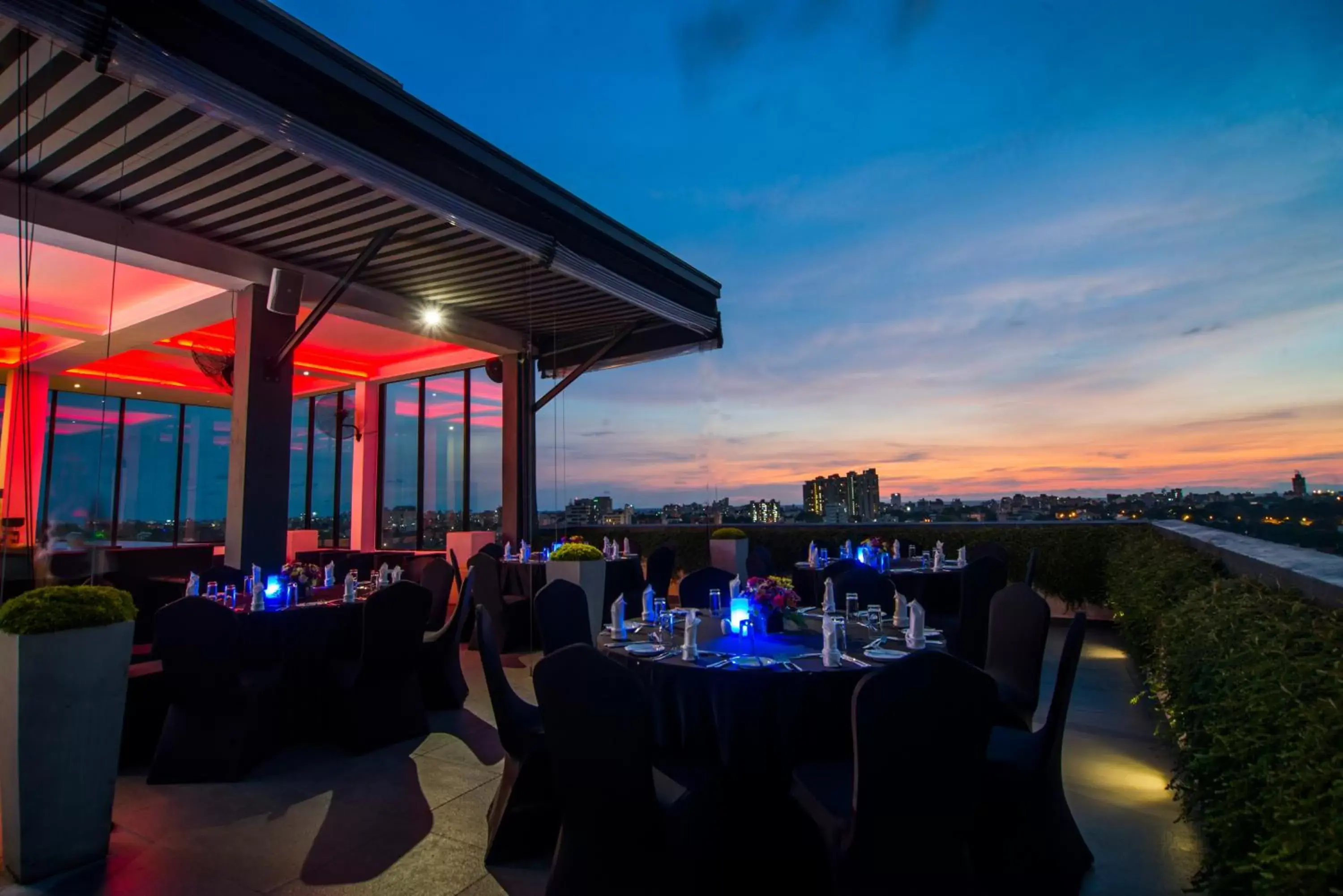 Lounge or bar in Best Western Elyon Colombo Lounge or bar in Best Western Elyon Colombo