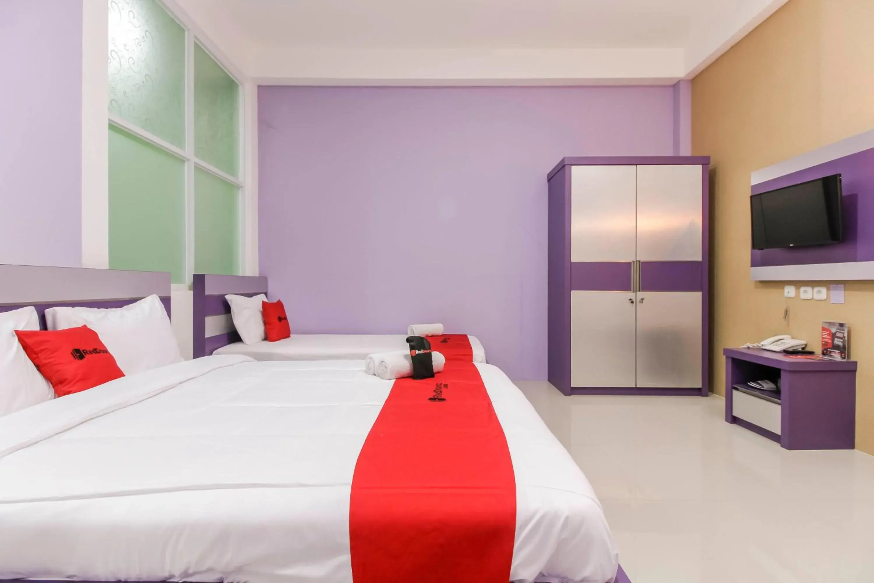 Bedroom, Bed in RedDoorz Plus near Stasiun Bekasi