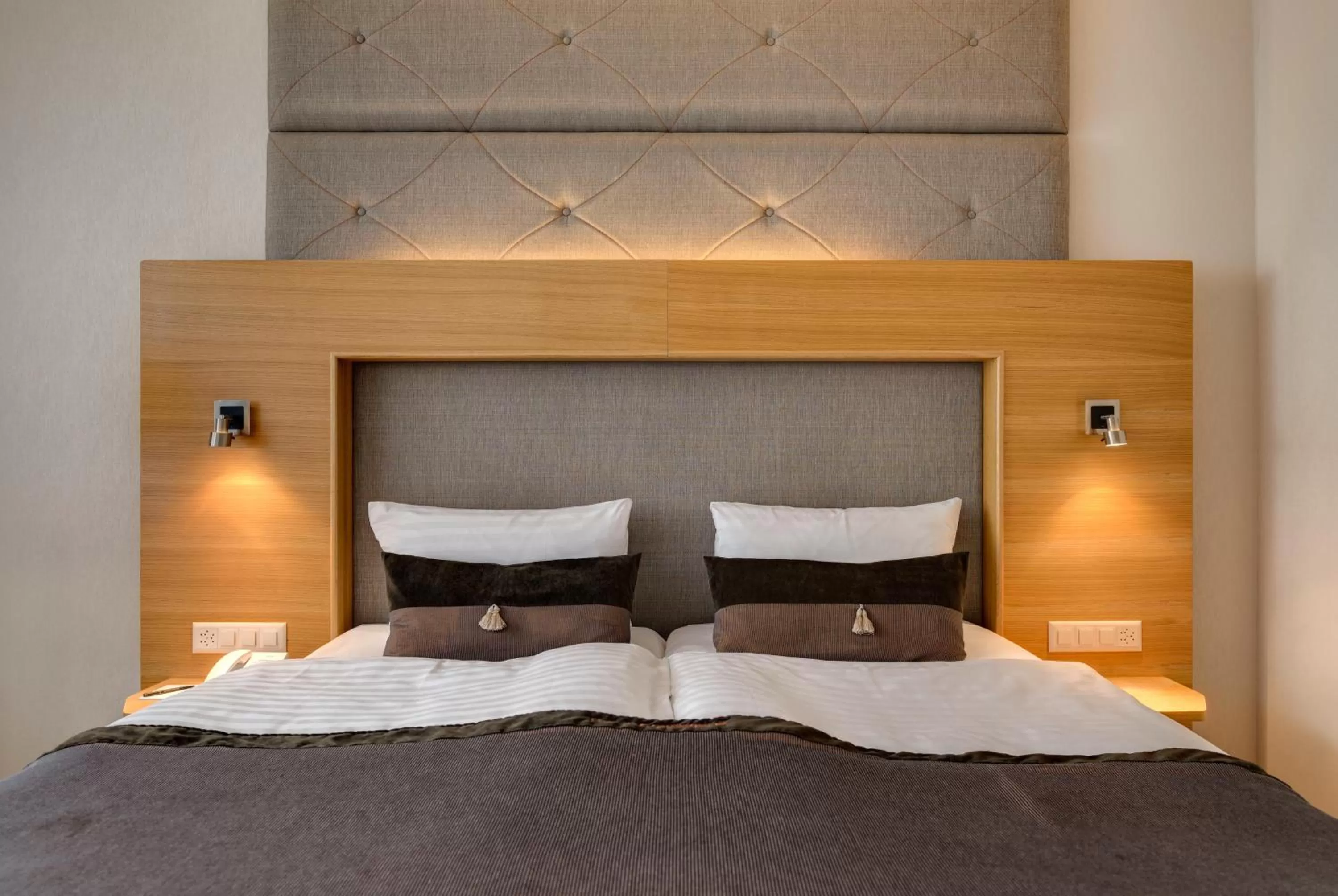 Bed in Continental Hotel Lausanne