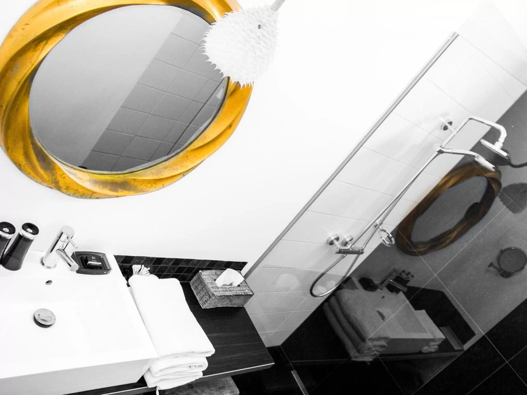 Shower in Galerie Hotel Dis