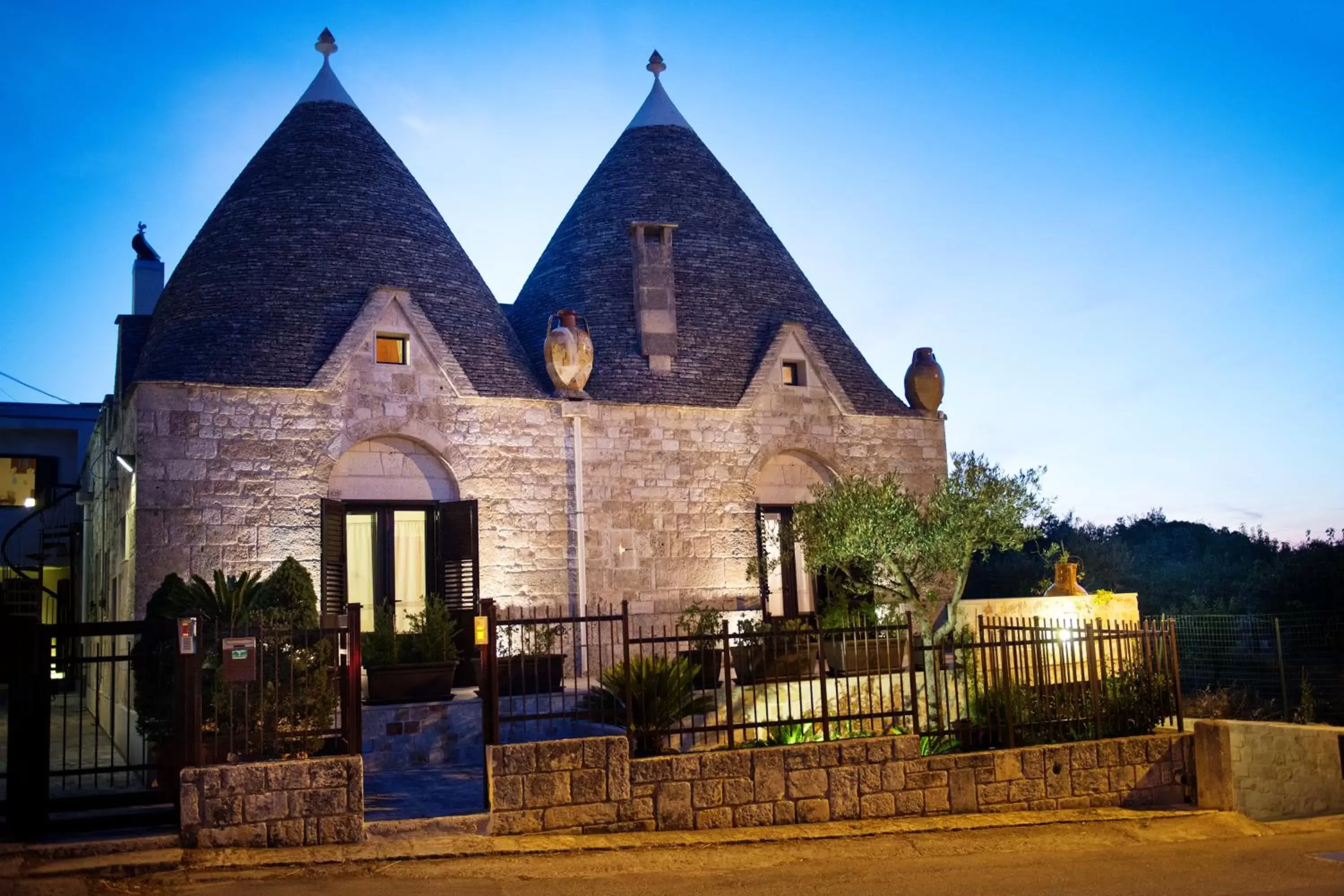 Facade/entrance, Property Building in Grandi Trulli Bed & Breakfast