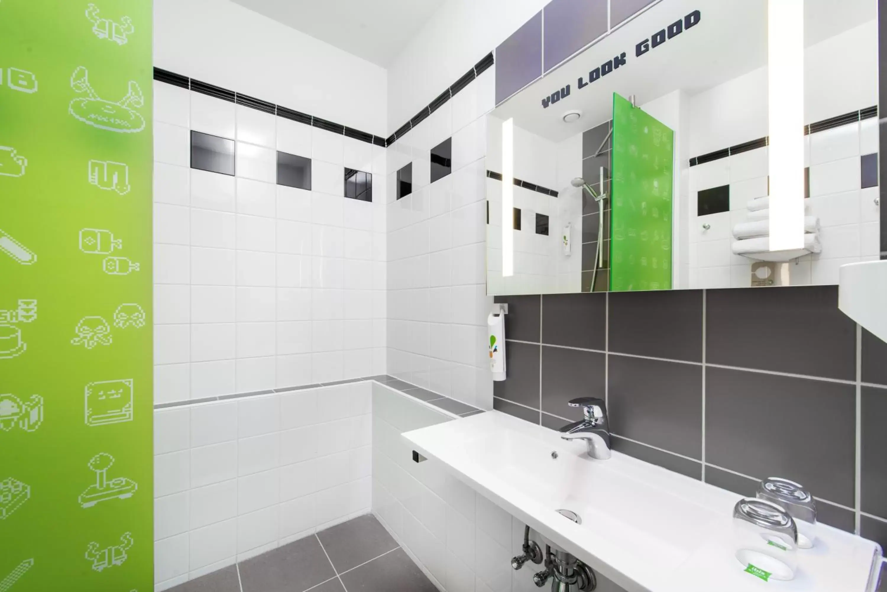 Shower, Bathroom in Ibis Styles Budapest Center