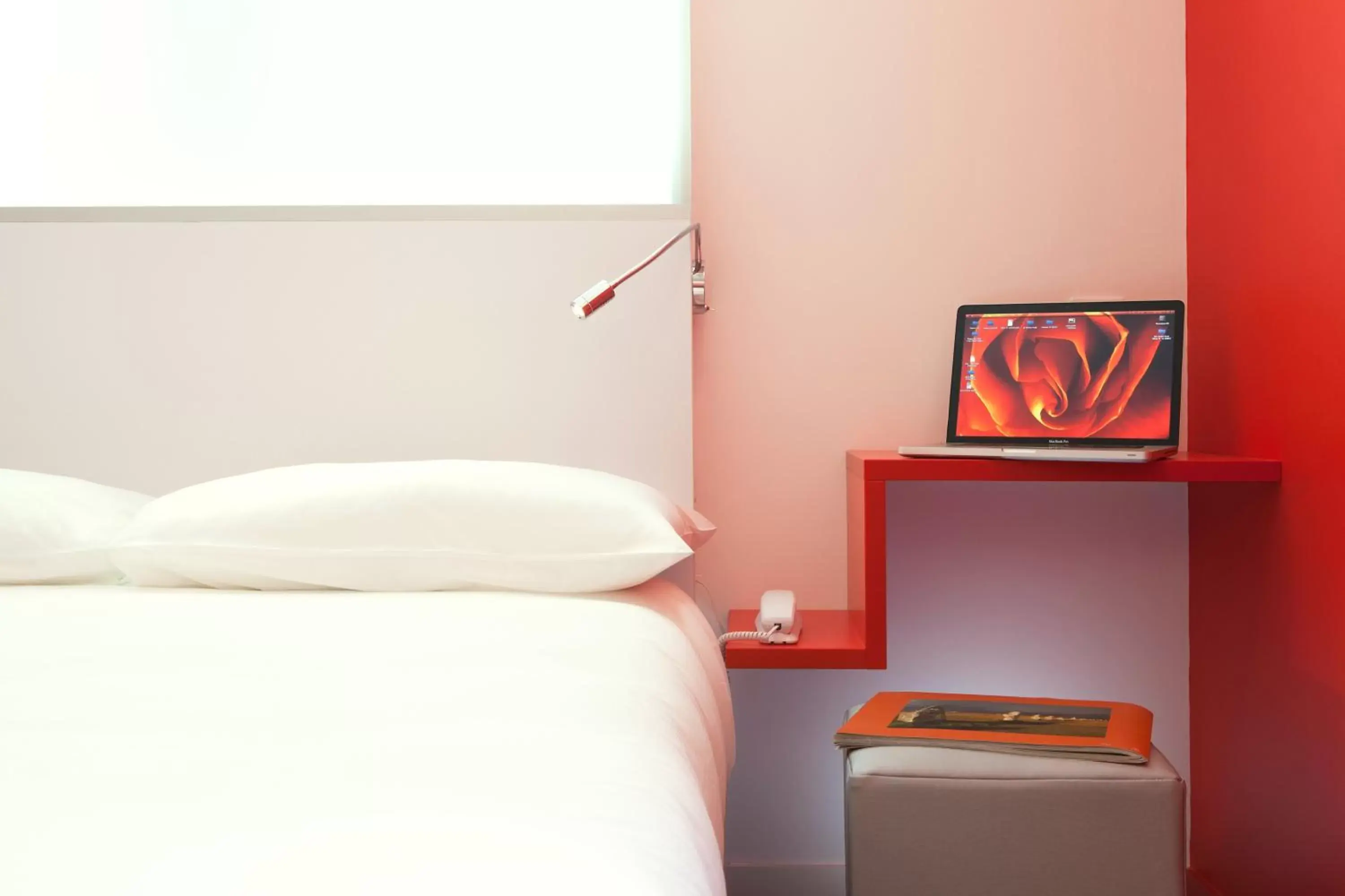 Bedroom, Bed in ibis Styles Vannes Gare Centre