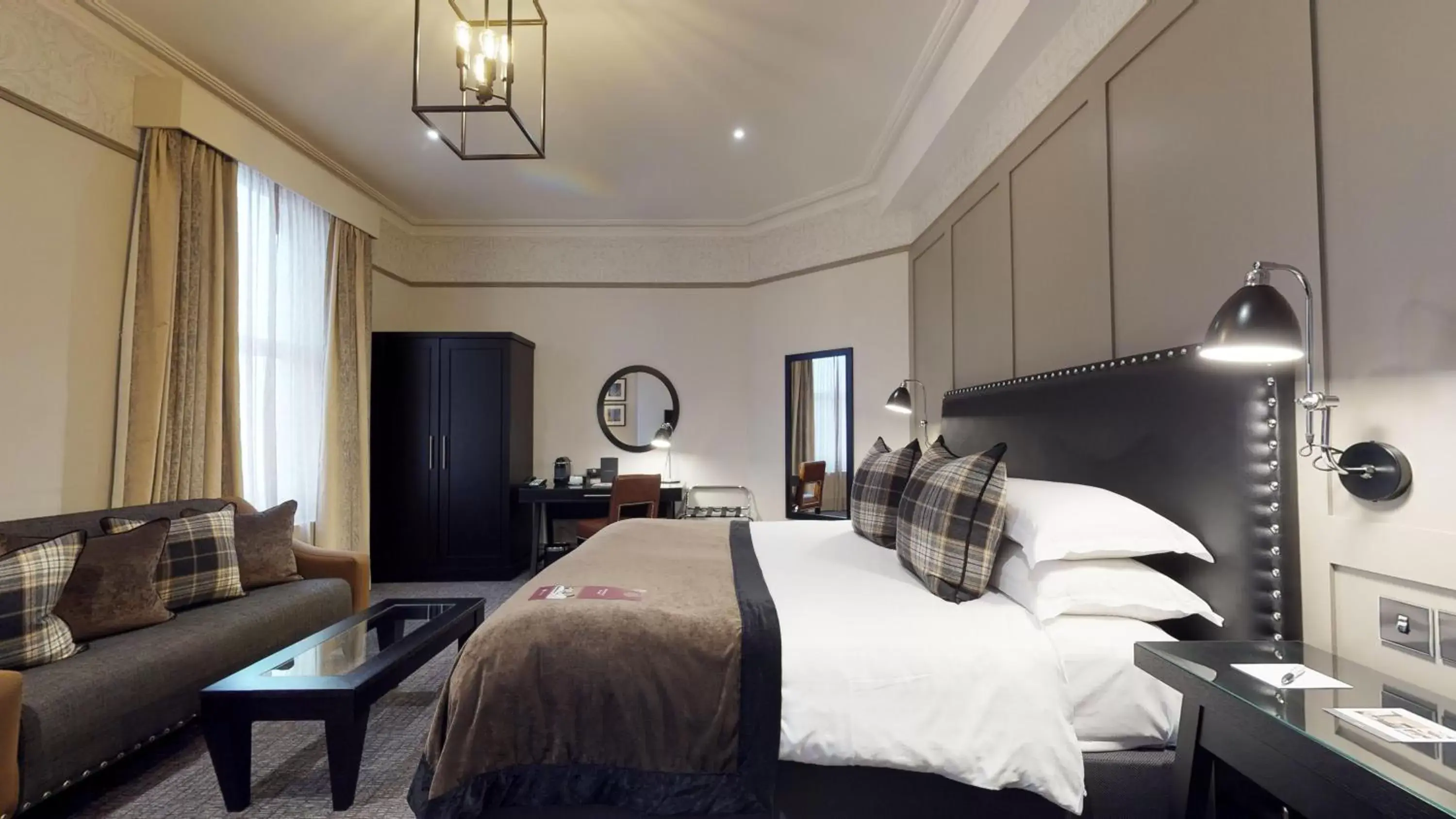 Bedroom, Bed in Macdonald Burlington Hotel Bedroom, Bed in Macdonald Burlington Hotel