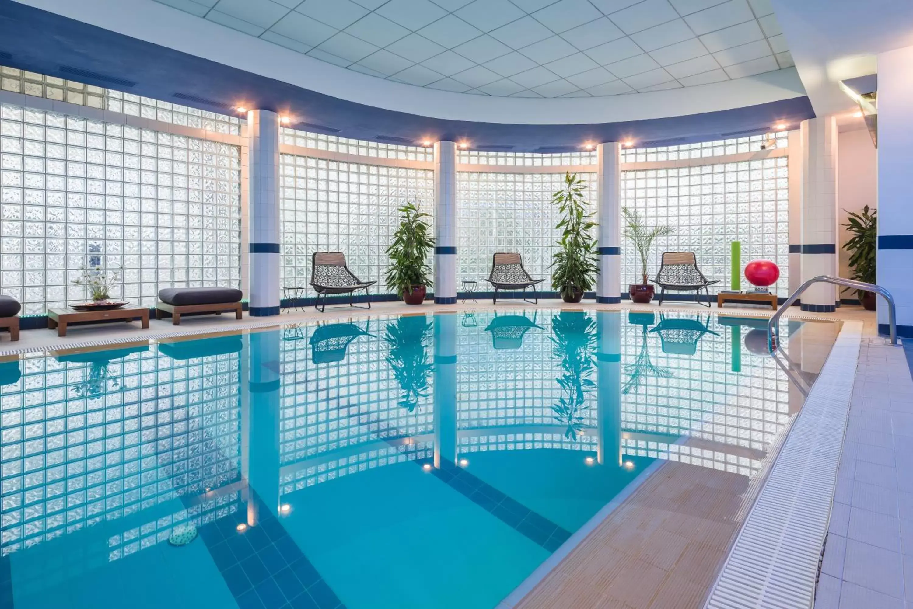 Spa and wellness centre/facilities, Swimming Pool in InterContinental Athenee Palace Bucharest, an IHG Hotel