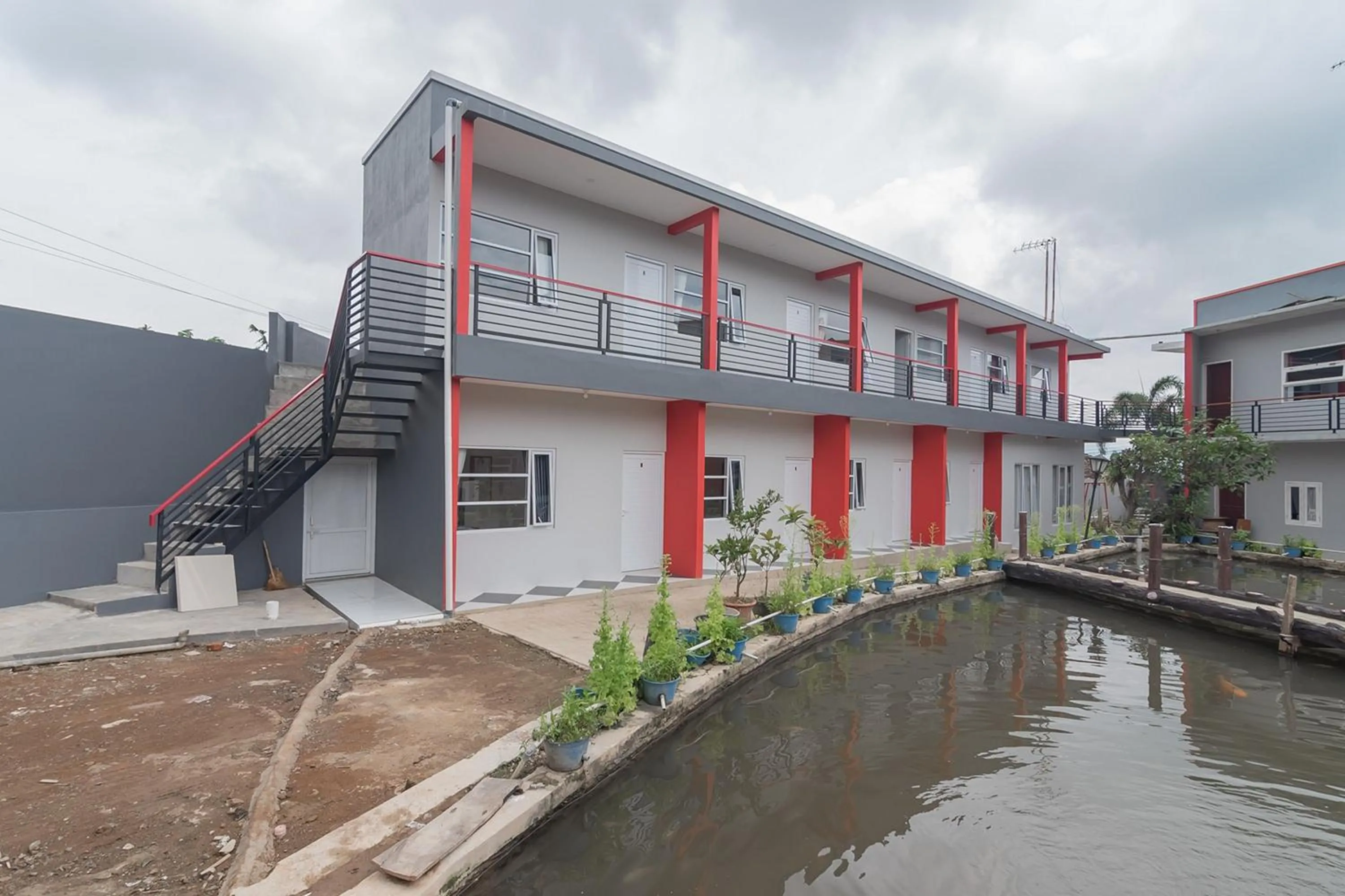 Property building in RedDoorz near Happy Farm Ciwidey