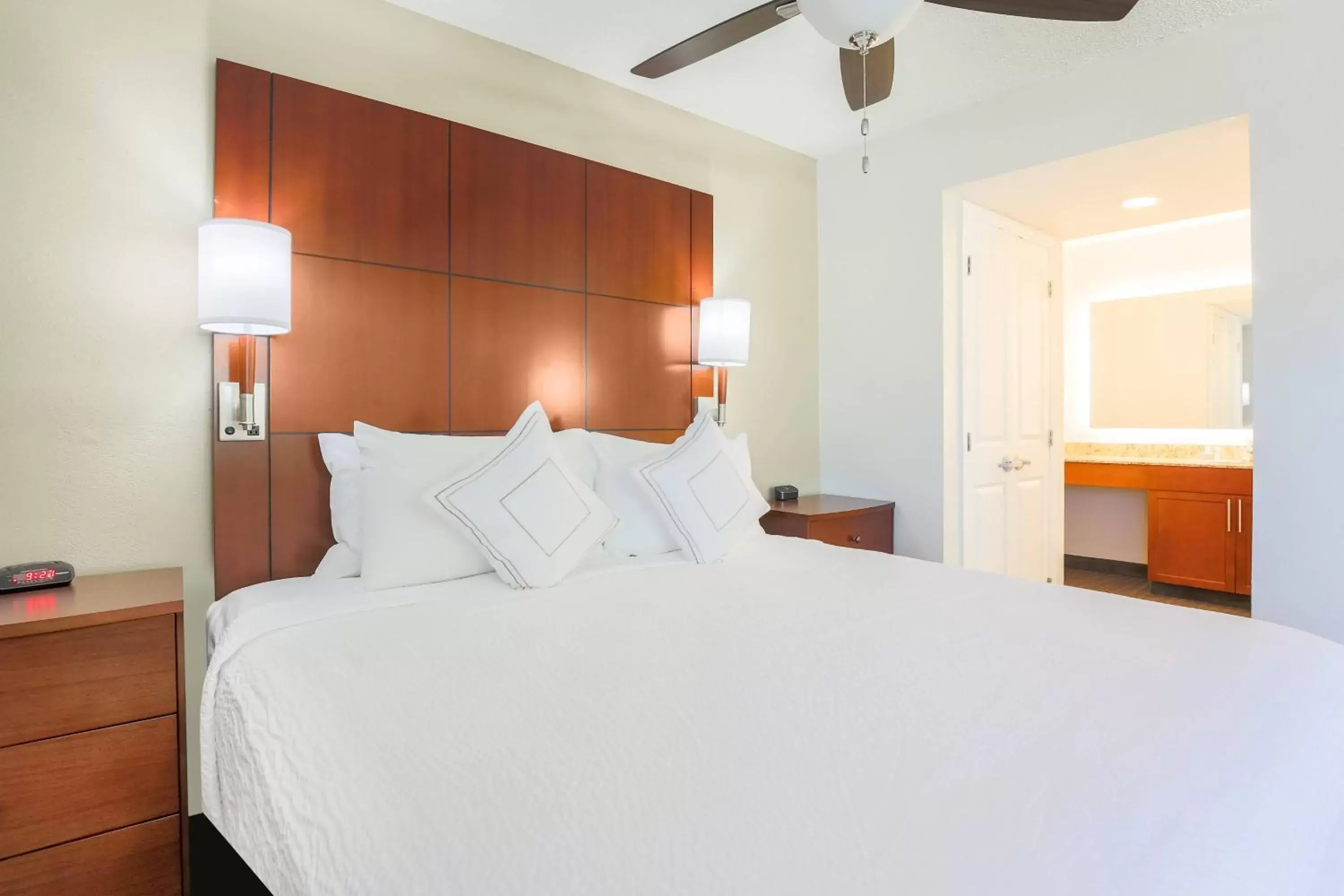 Photo of the whole room, Bed in Residence Inn by Marriott Atlanta Cumberland/Galleria