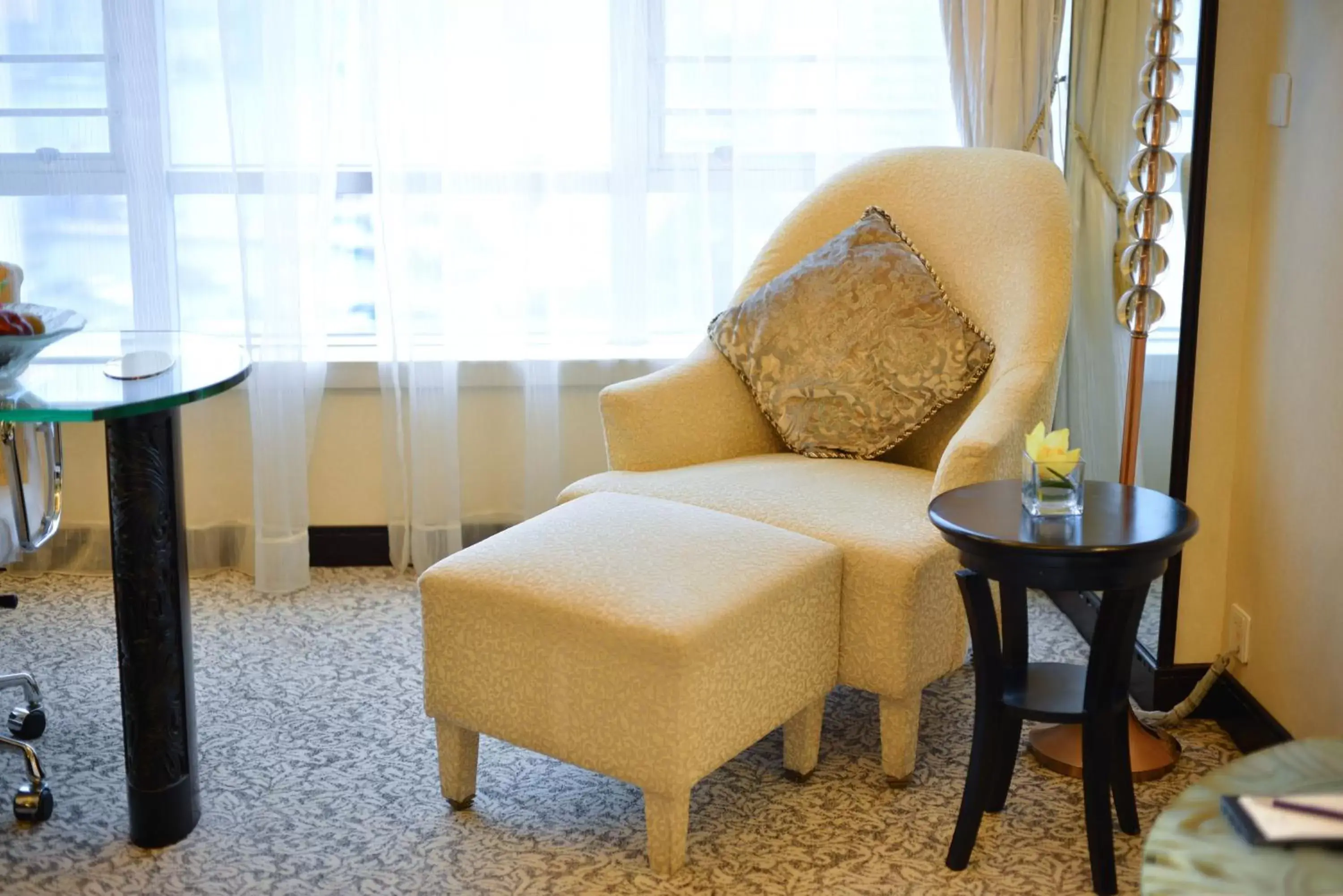 Bedroom, Seating Area in Regal Hongkong Hotel