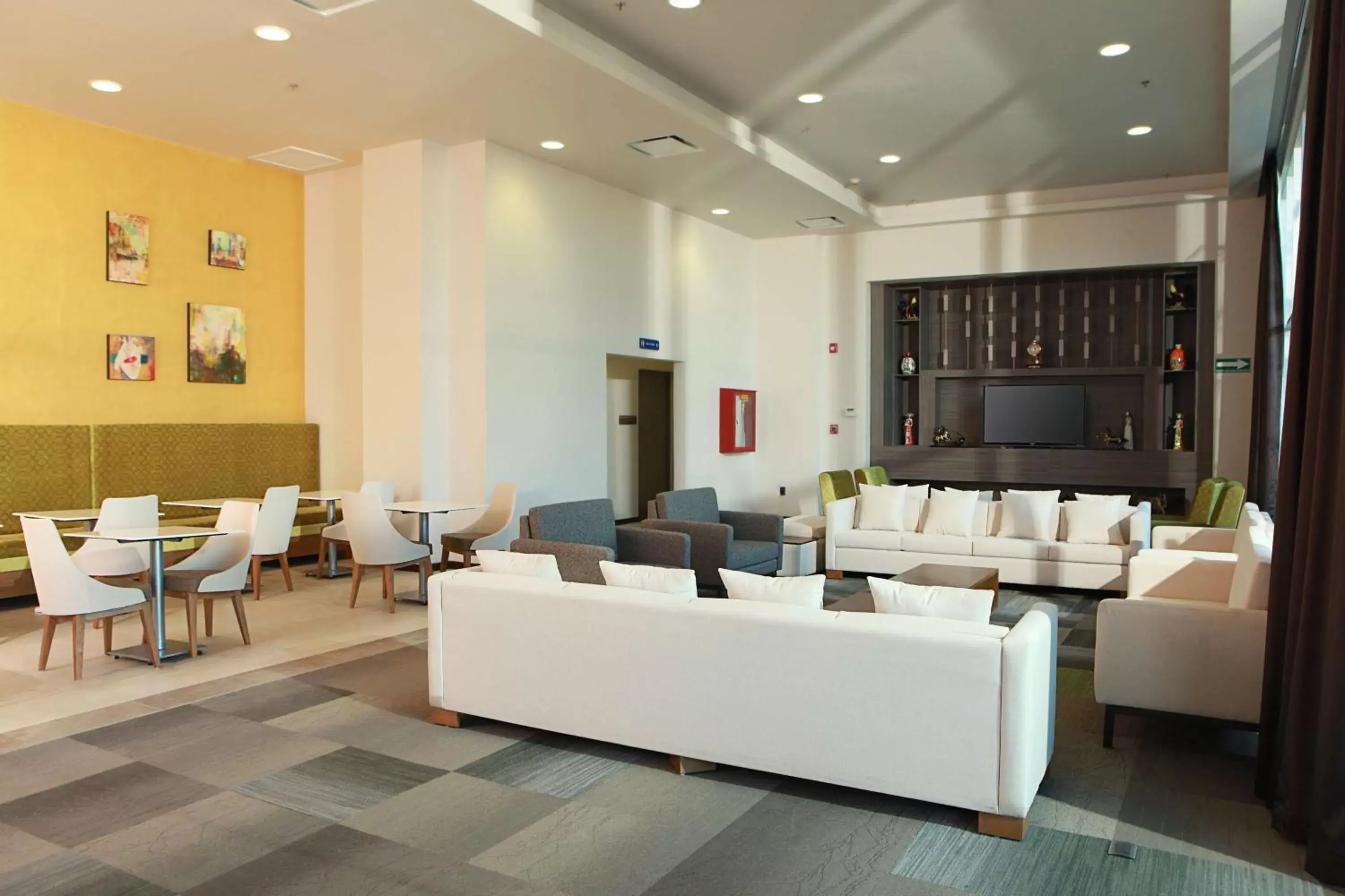 Lobby or reception in Hampton Inn & Suites by Hilton Aguascalientes Aeropuerto