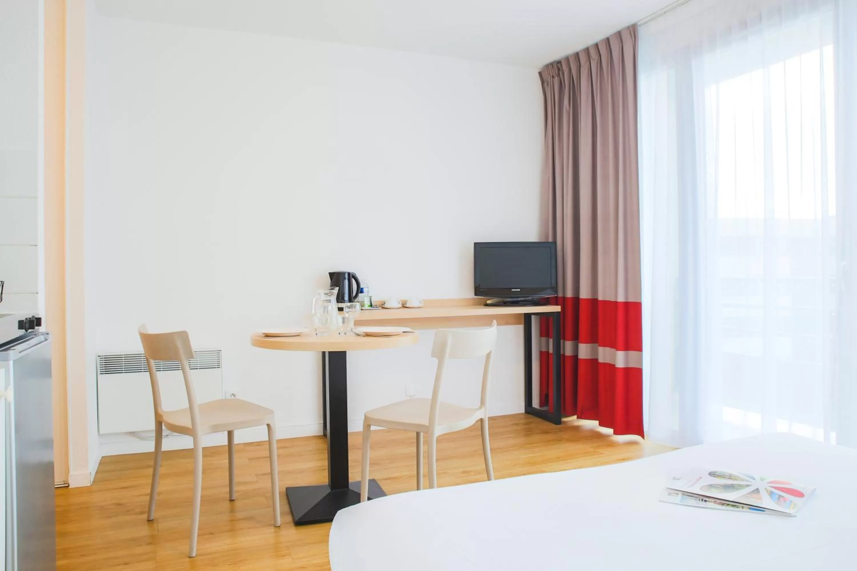 TV and multimedia, Bed in Comfort Aparthotel Le Mans