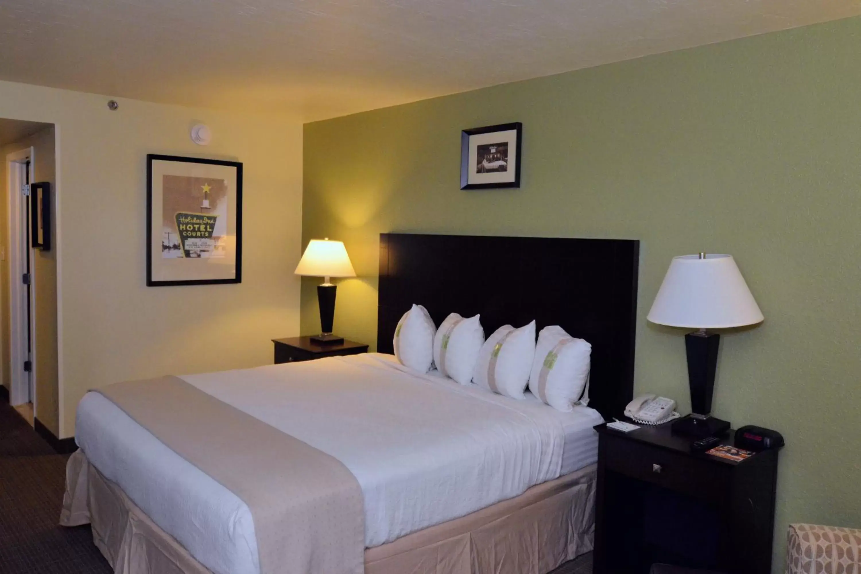 Photo of the whole room, Bed in Holiday Inn - Fort Myers - Downtown Area, an IHG Hotel