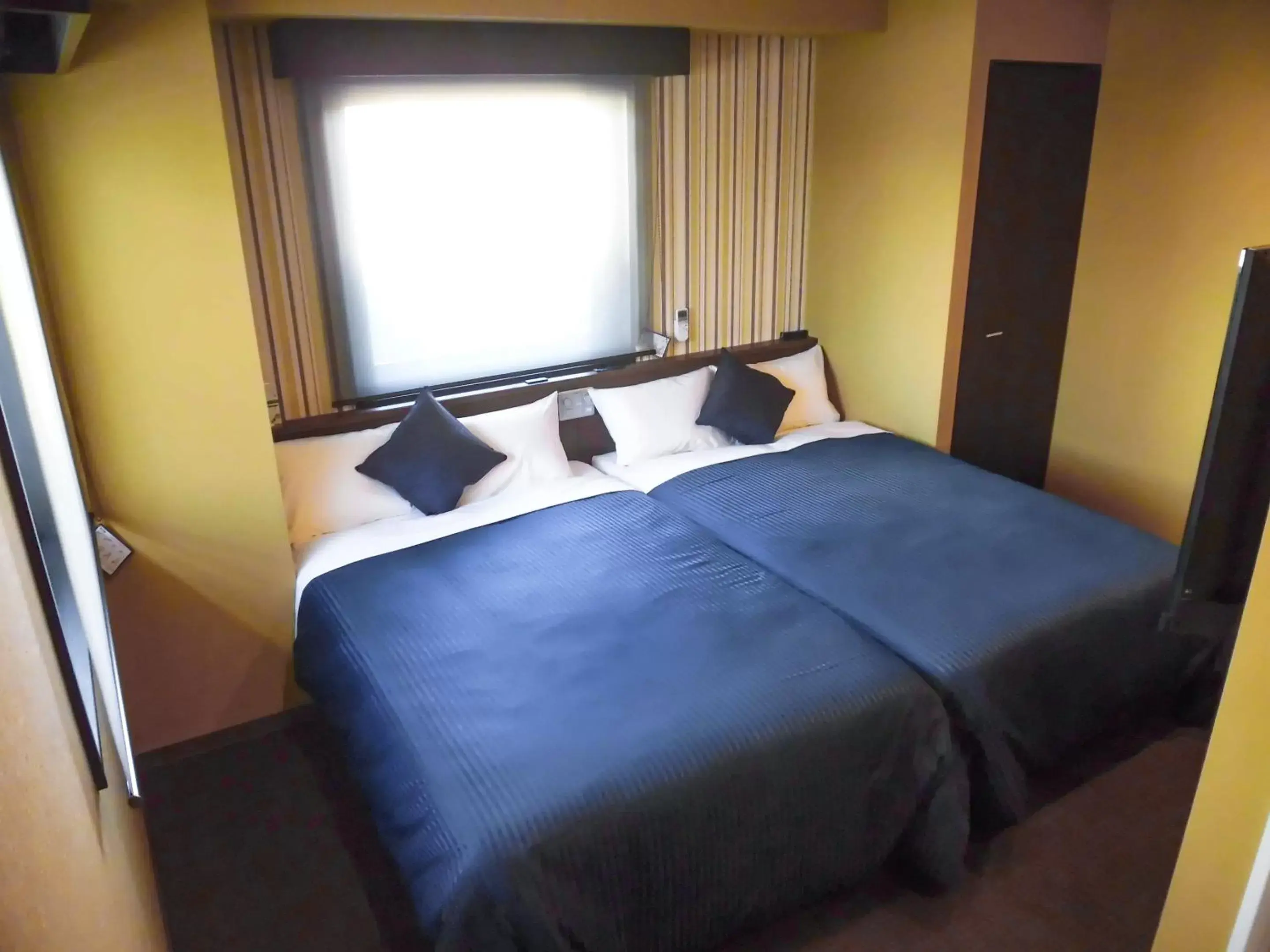 Bed in HOTEL LiVEMAX Fukuyama Ekimae