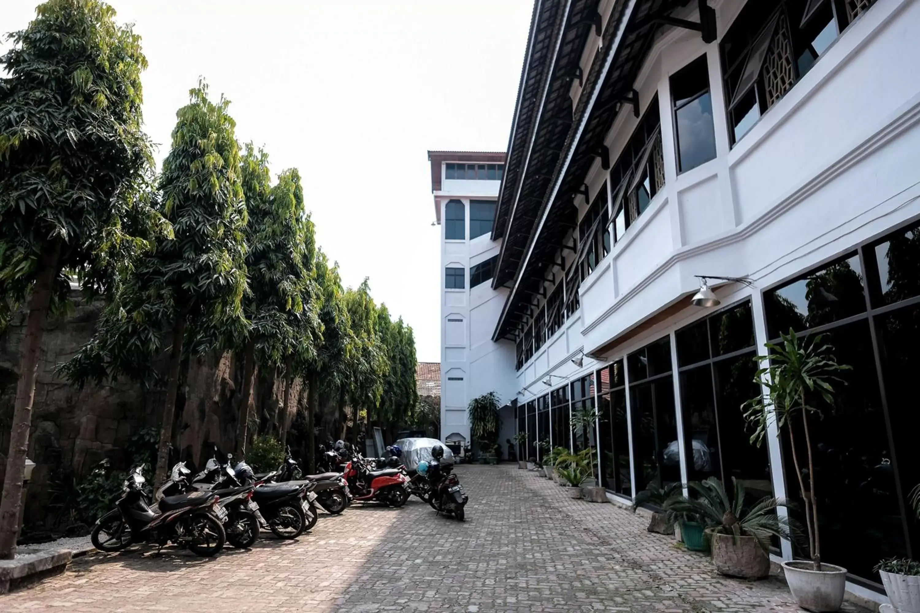 Parking, Property Building in RedDoorz @ Cempaka Putih Jambi