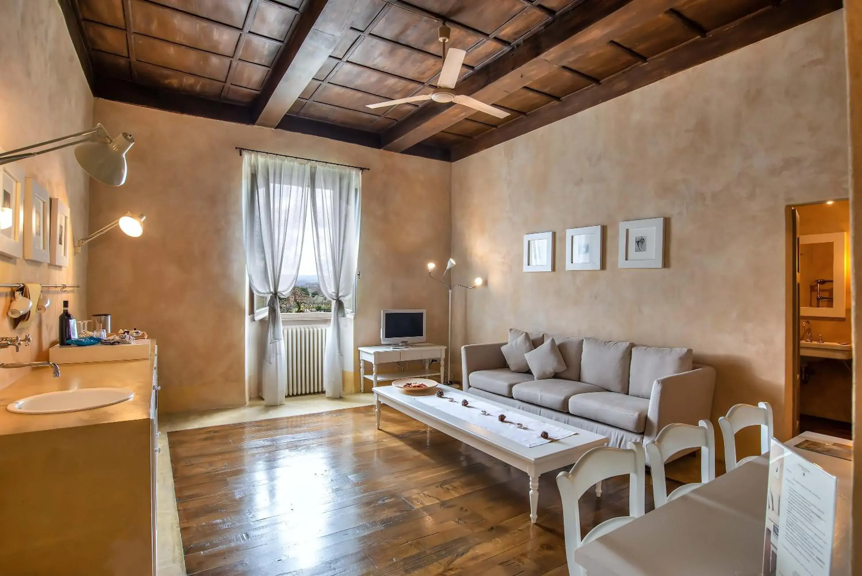 Living room, Seating Area in Villa Cassia di Baccano