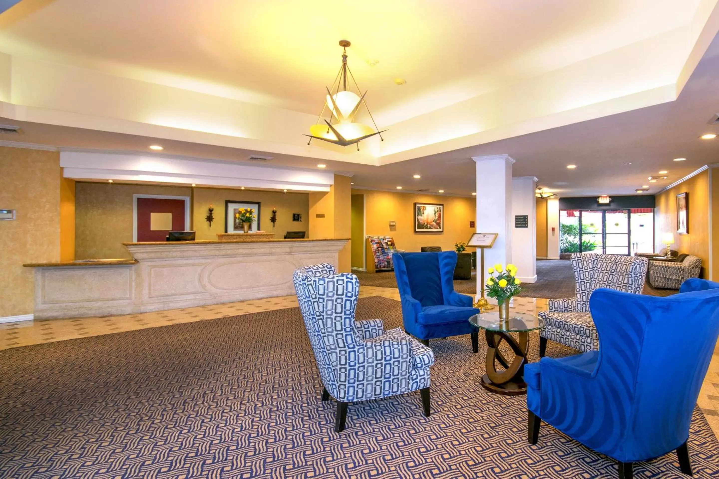 Lobby or reception in Oakland Airport Executive Hotel