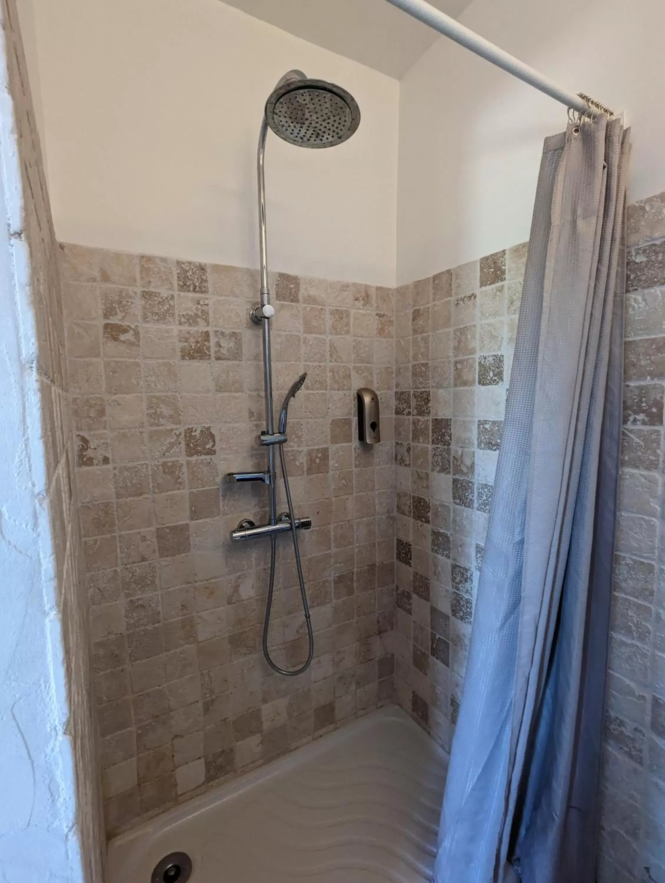 Shower, Bathroom in La villa de Fleury