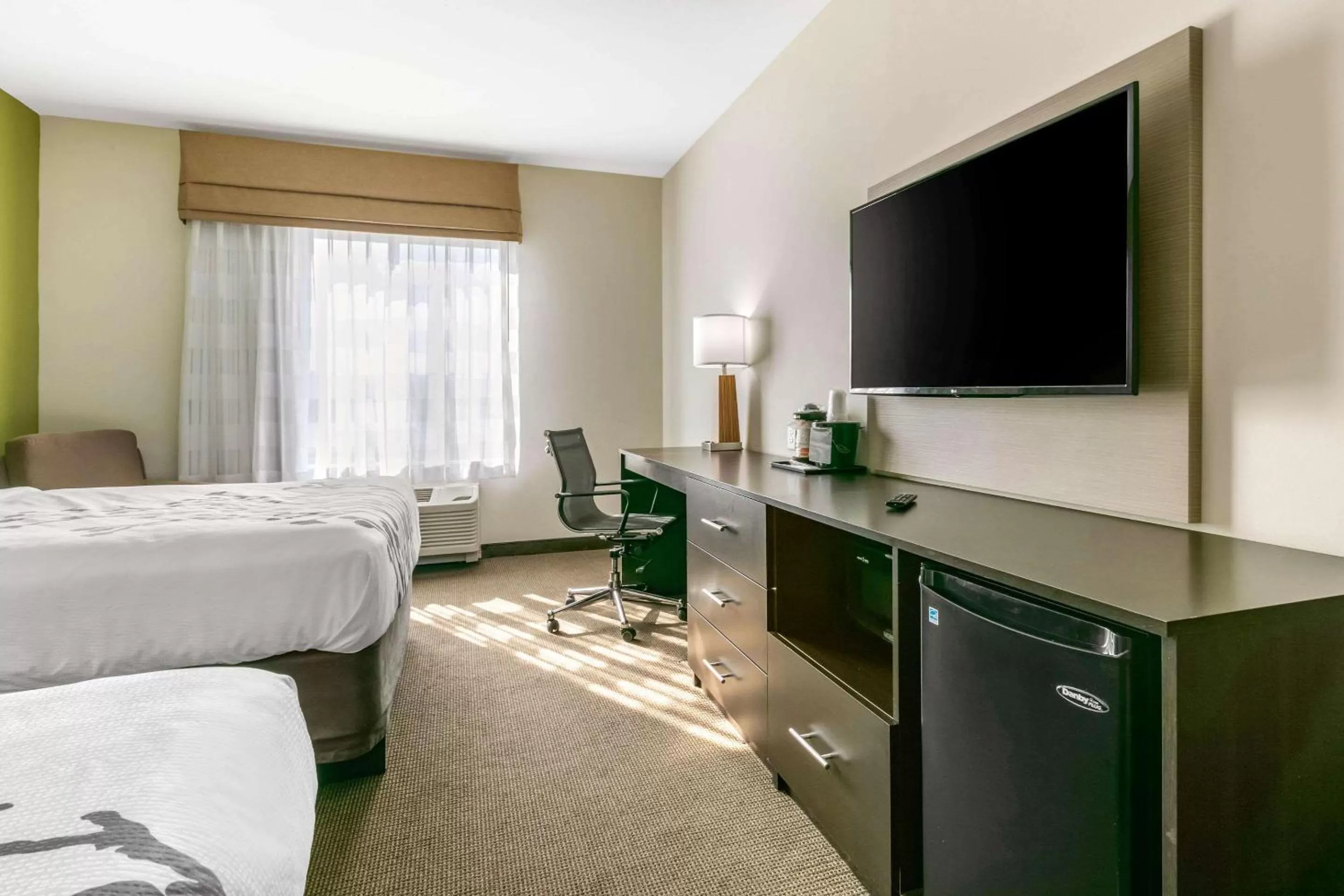 Photo of the whole room, Bed in Sleep Inn & Suites Columbia I-65