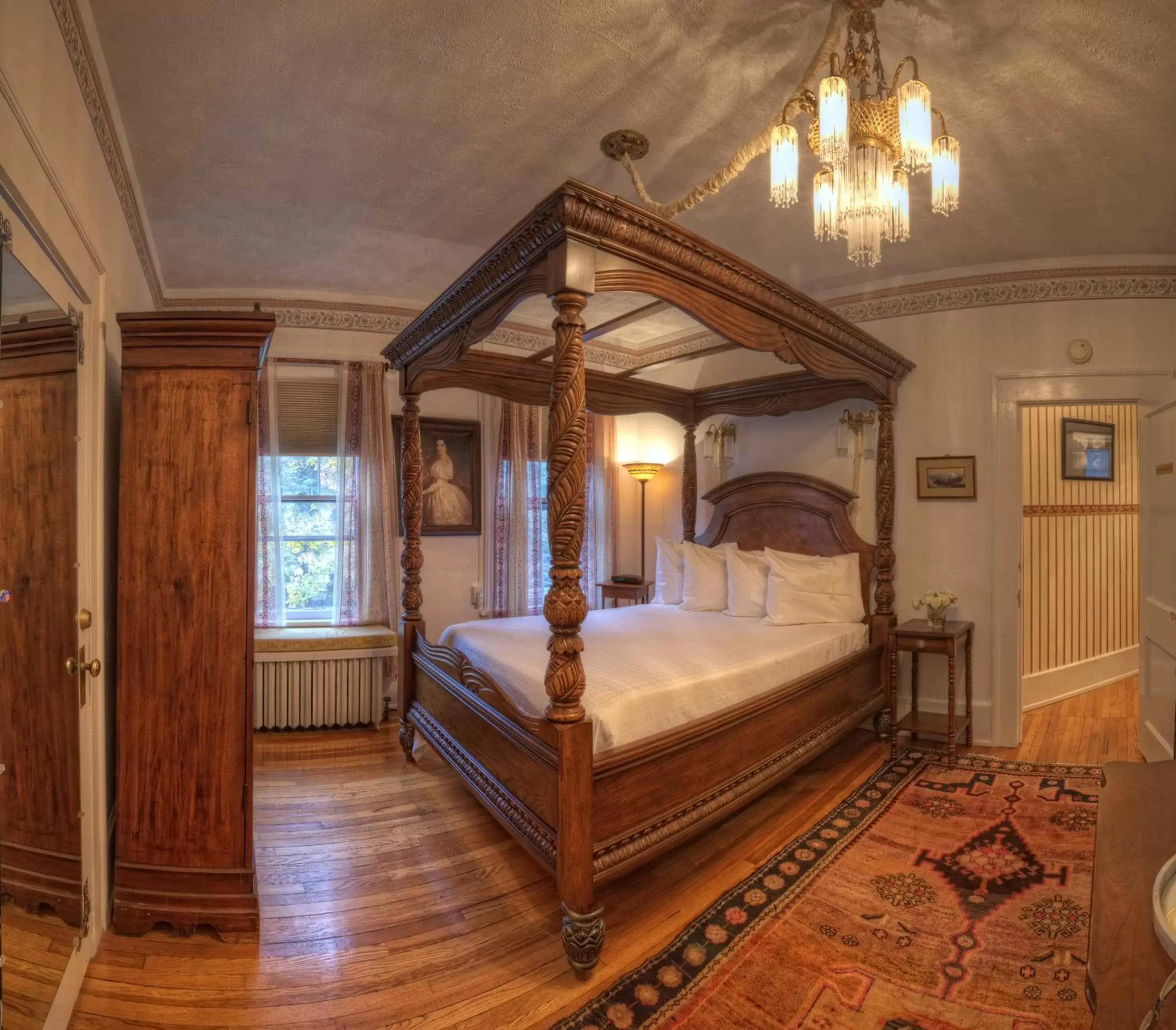 Photo of the whole room, Bed in Bluefield Inn, a Select Registry Propery