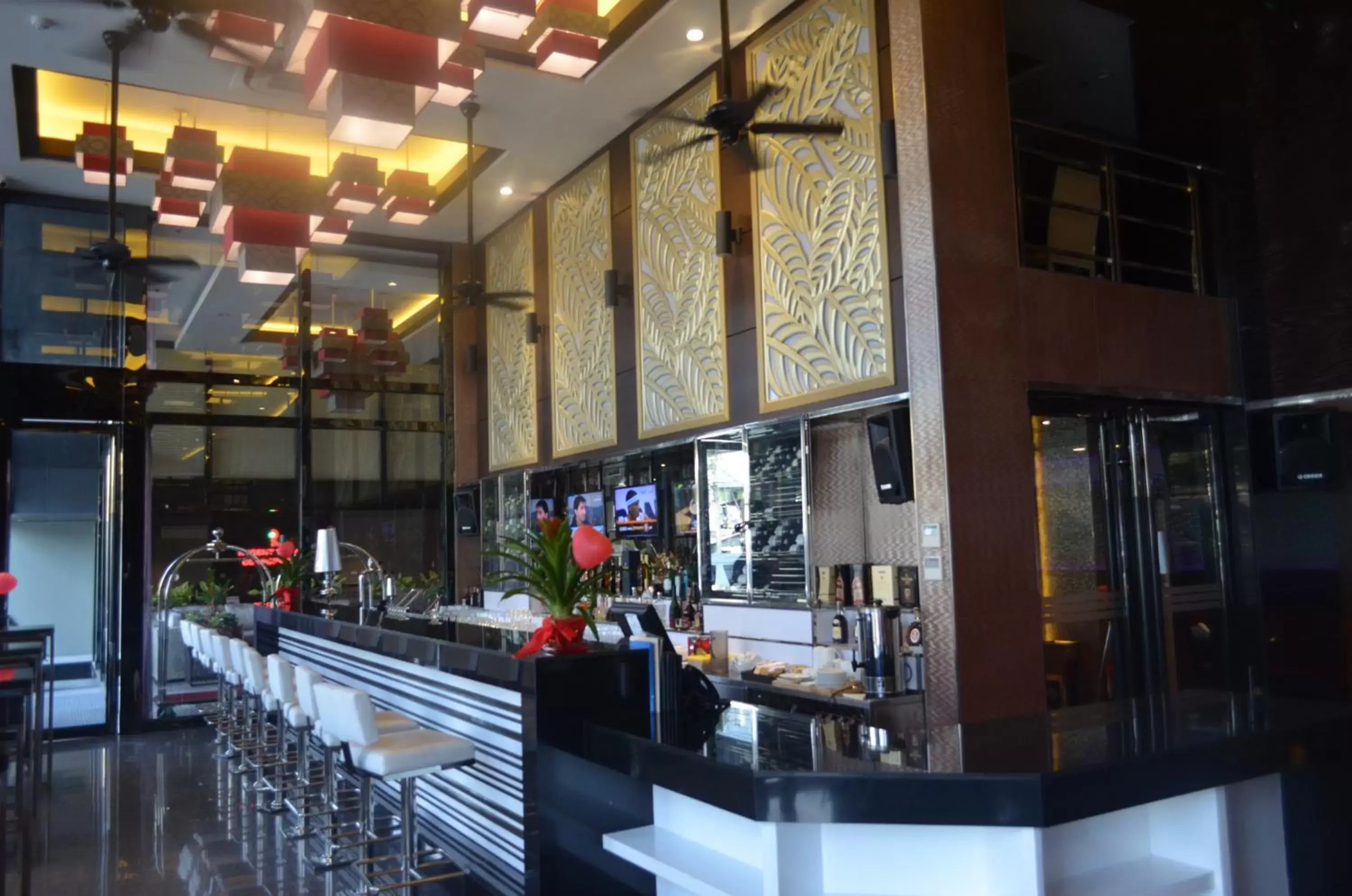 Lounge or bar, Restaurant/Places to Eat in Prime Asia Hotel