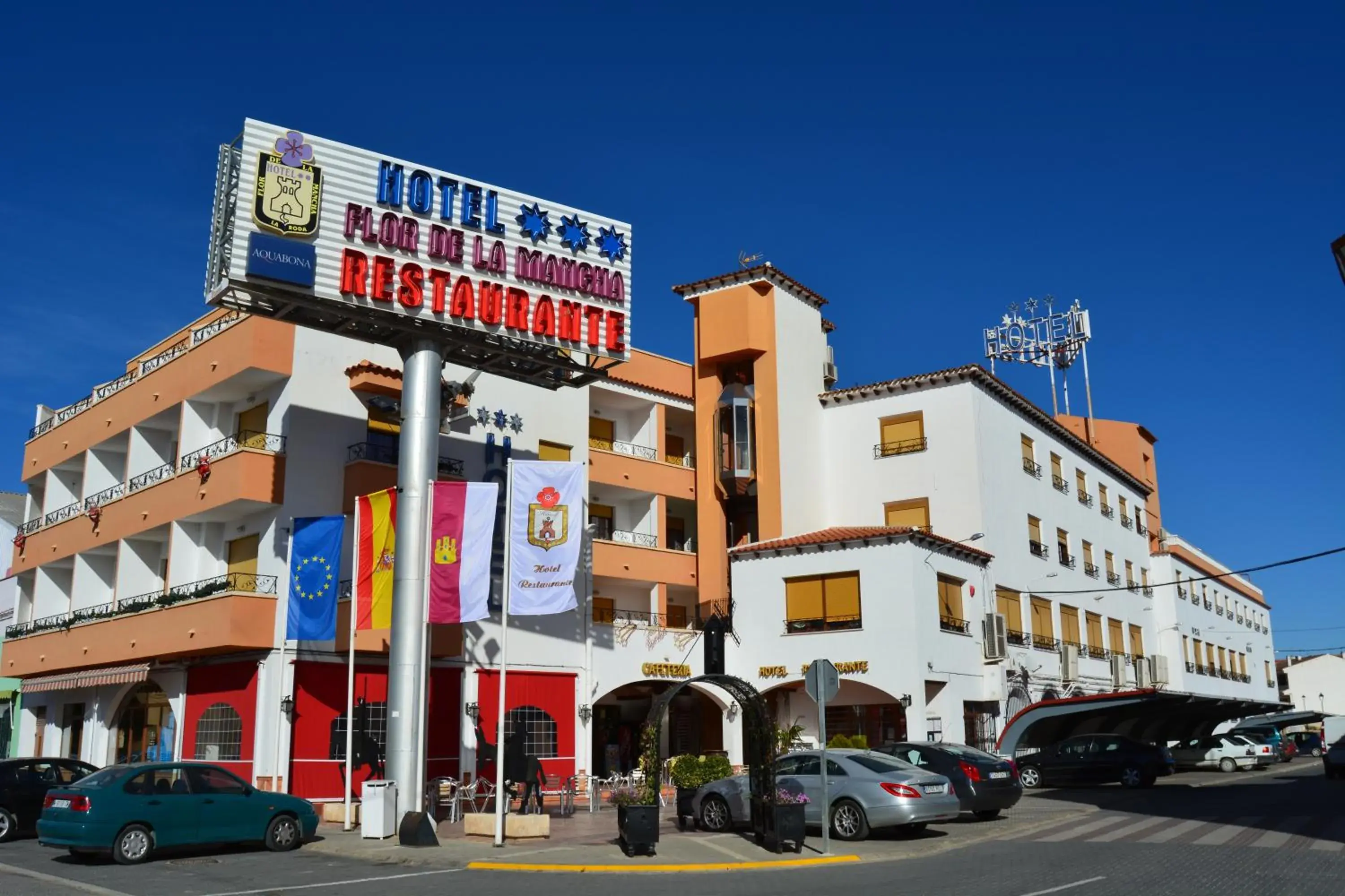 Property building in Hotel Flor de la Mancha