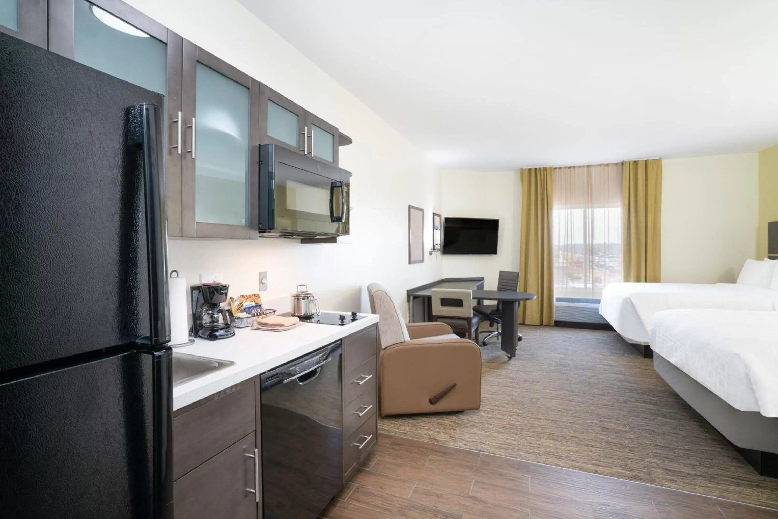 Photo of the whole room, Kitchen/Kitchenette in Candlewood Suites - Nashville - Franklin, an IHG Hotel