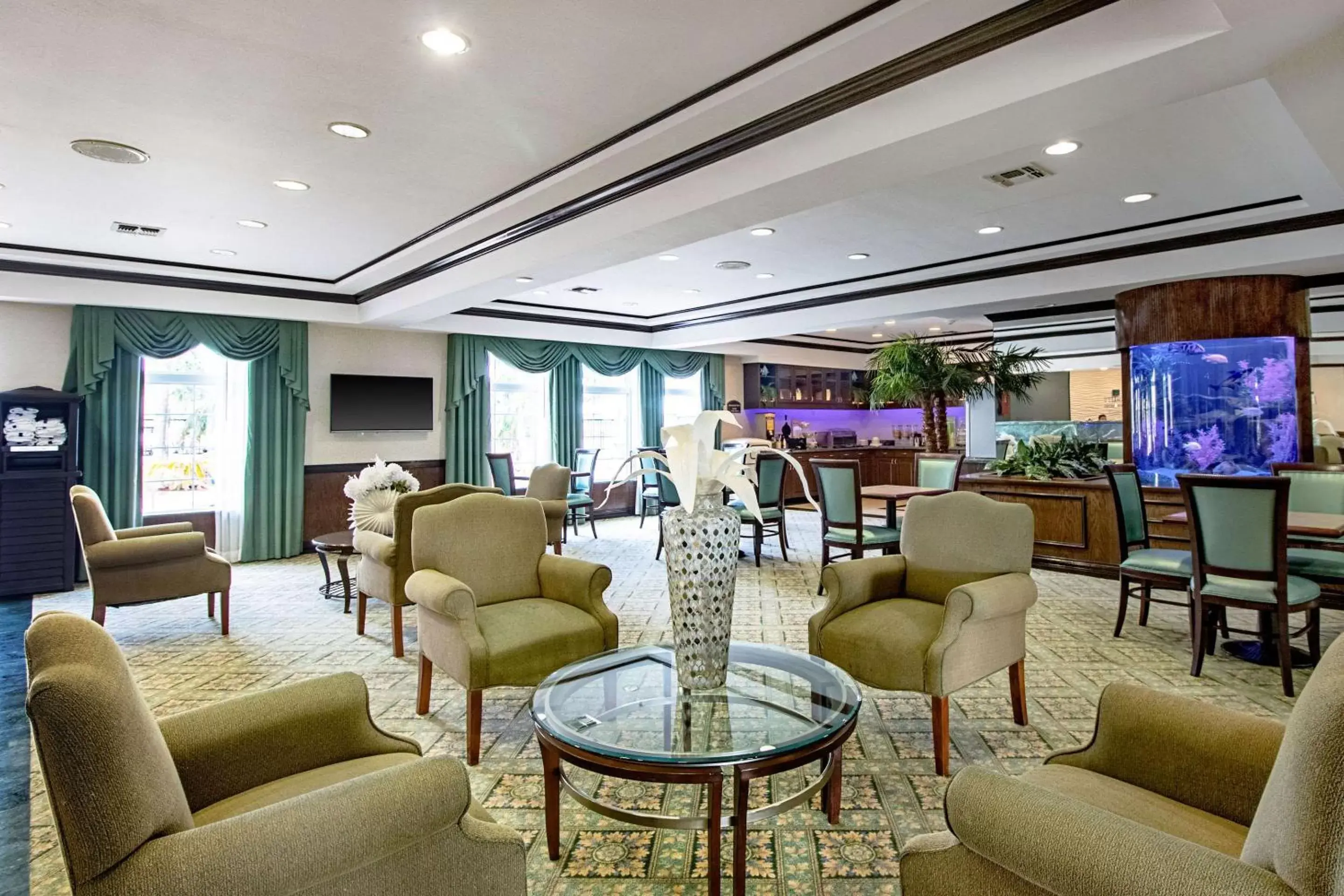 Lobby or reception, Lounge/Bar in Quality Inn & Suites