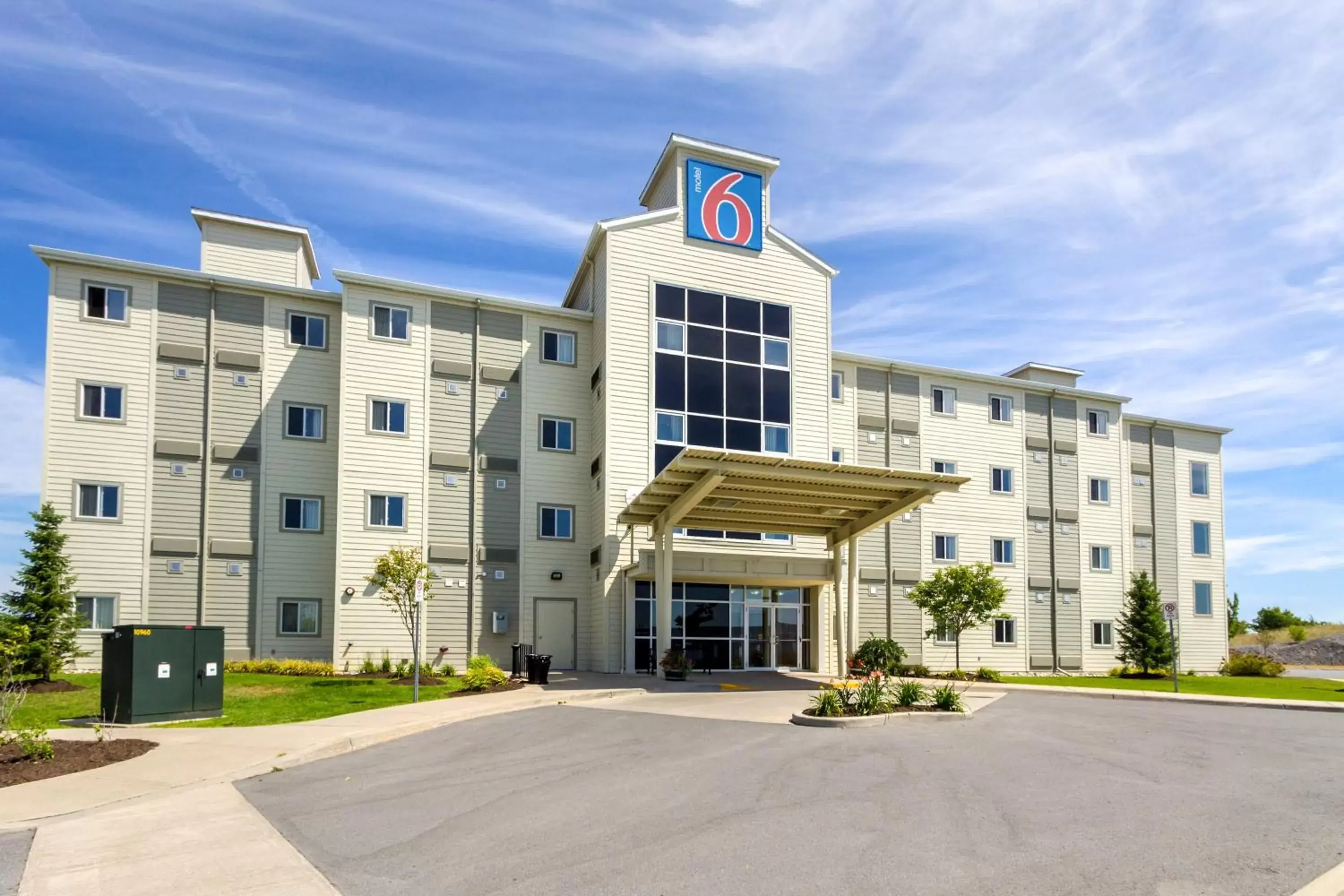 Facade/entrance, Property Building in Motel 6-Kingston, ON