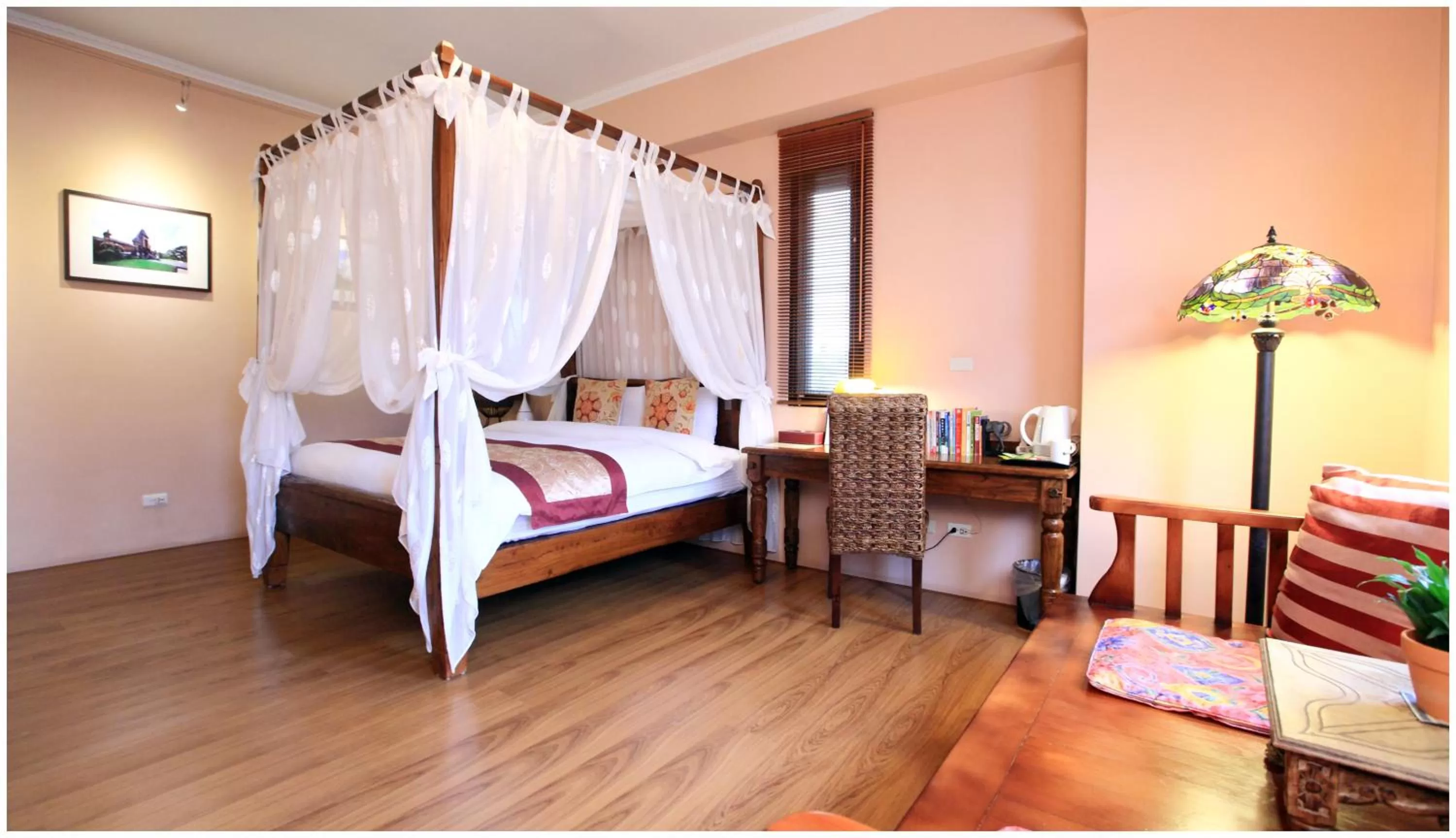 Photo of the whole room, Bed in Errantry Lodge & Studio