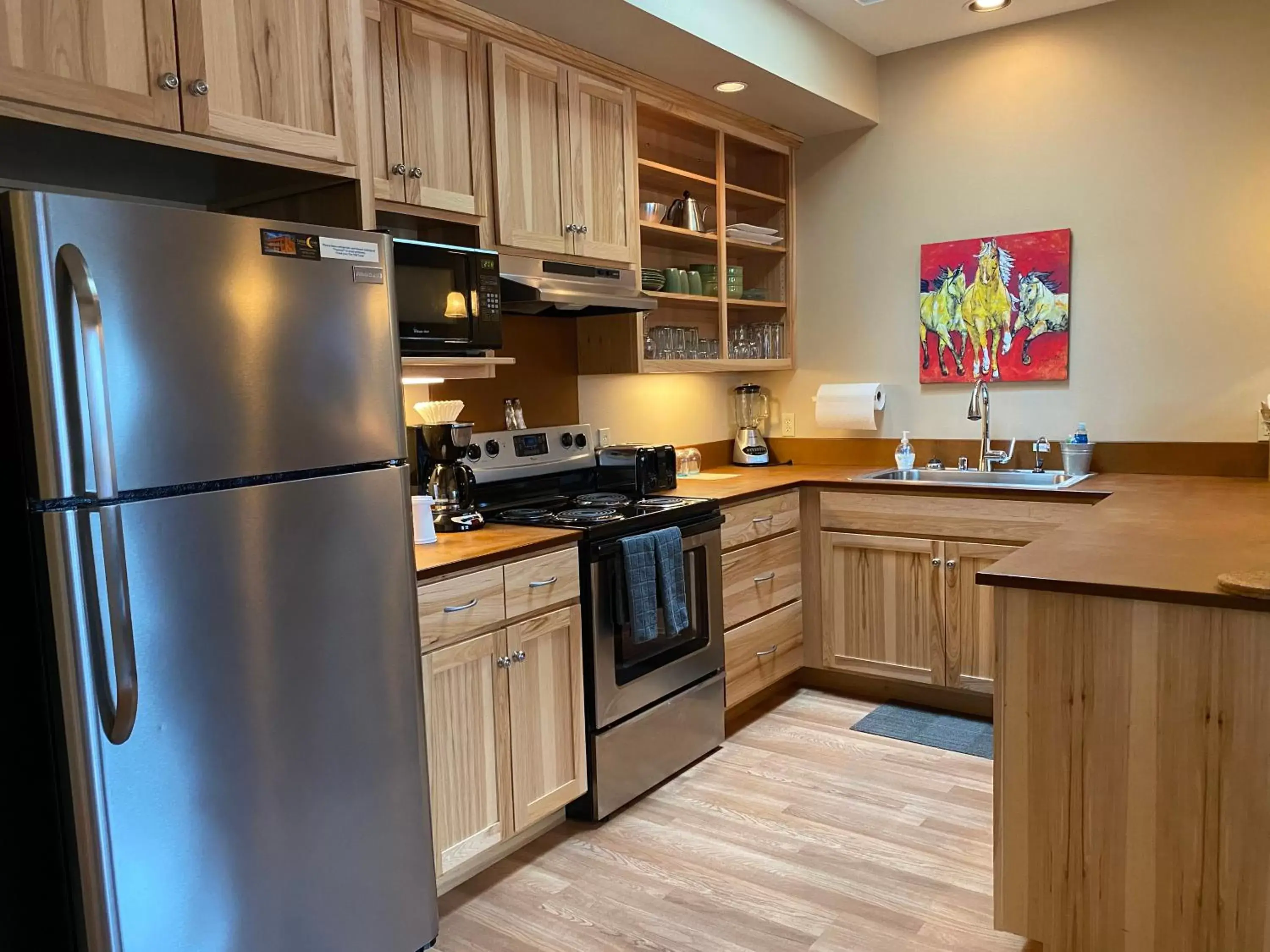 Kitchen or kitchenette, Kitchen/Kitchenette in Twisp River Suites