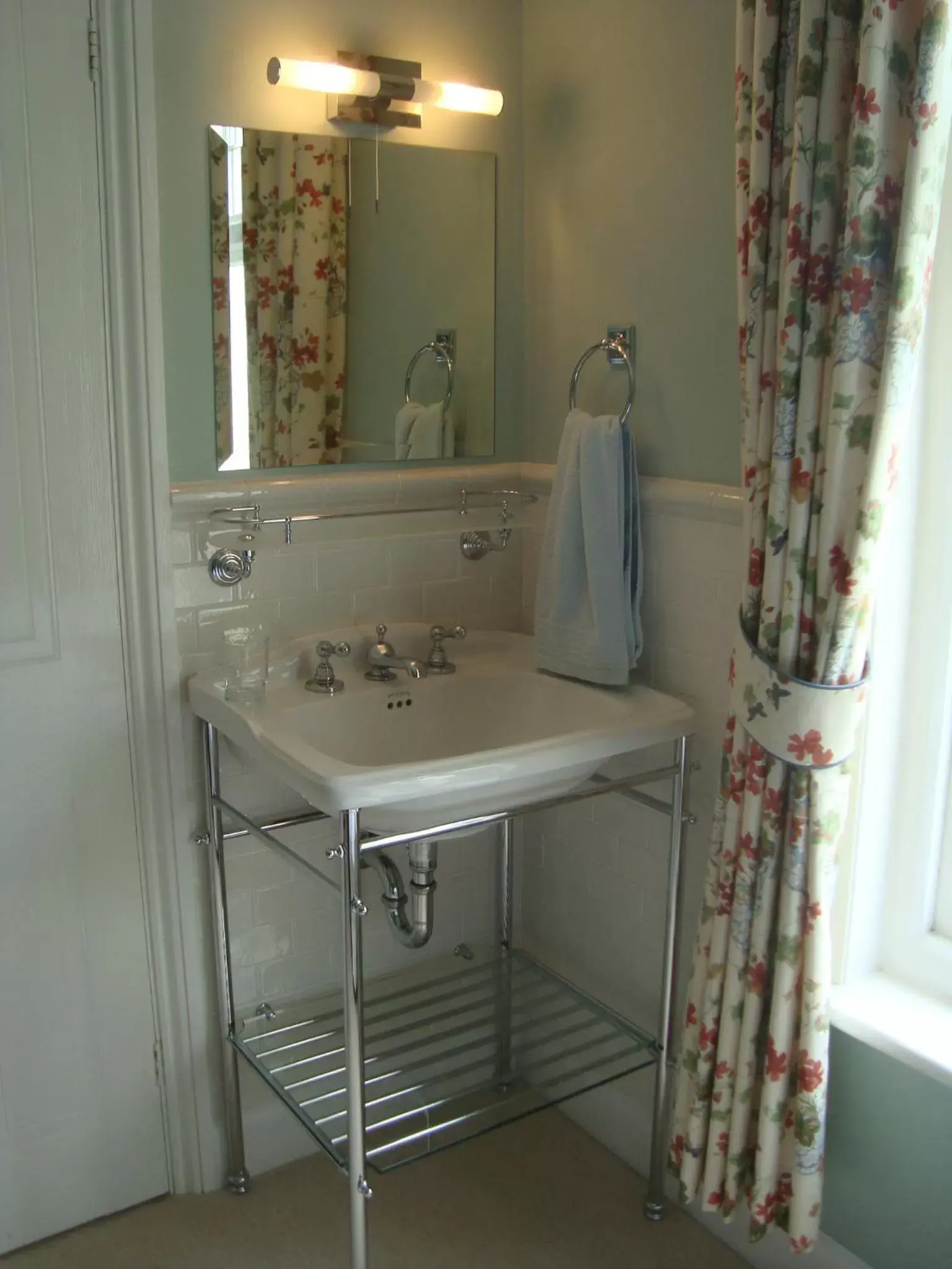 Decorative detail, Bathroom in Stoneborough House B&B
