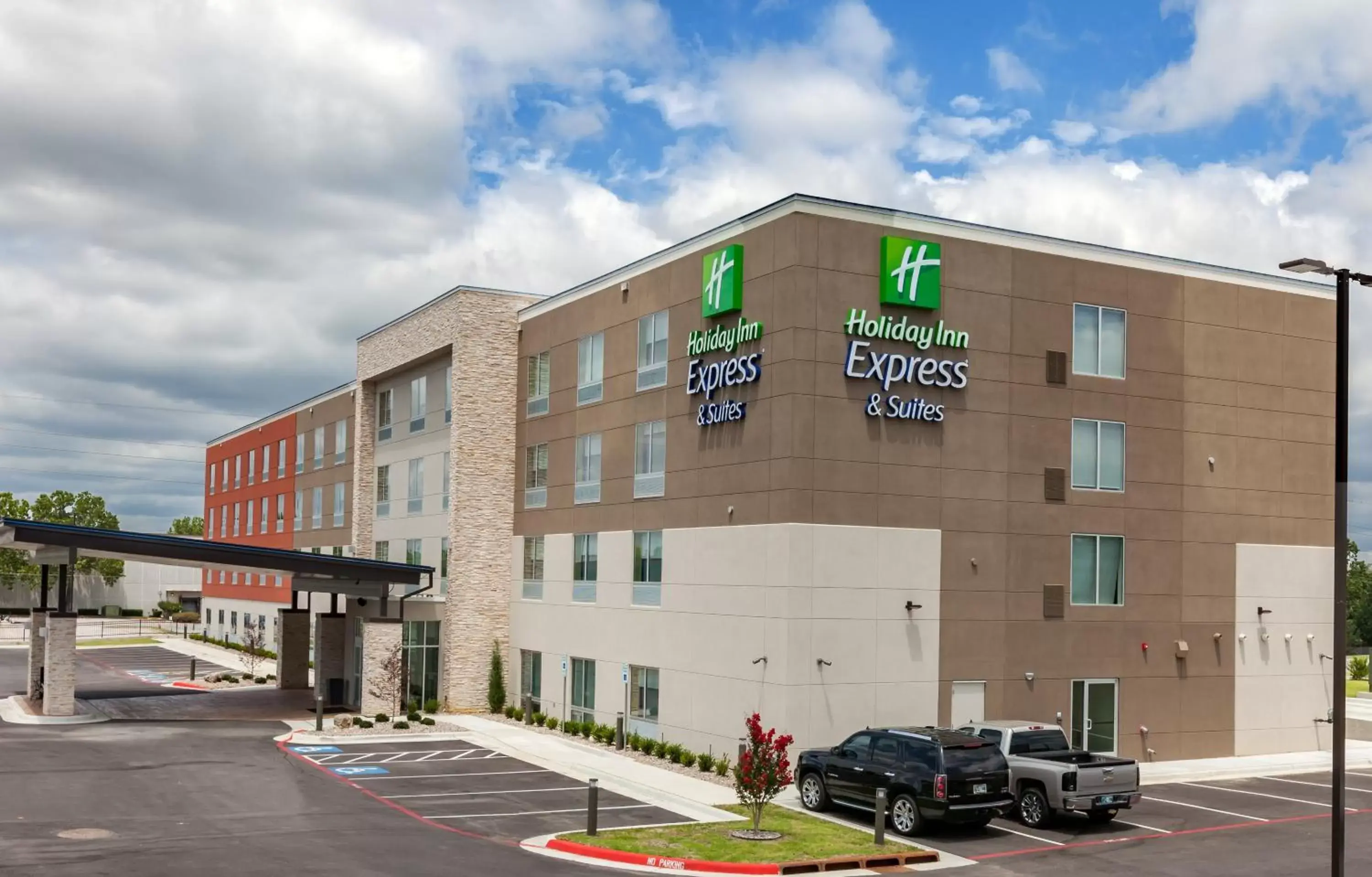 Property Building in Holiday Inn Express & Suites Tulsa South - Woodland Hills, an IHG Hotel