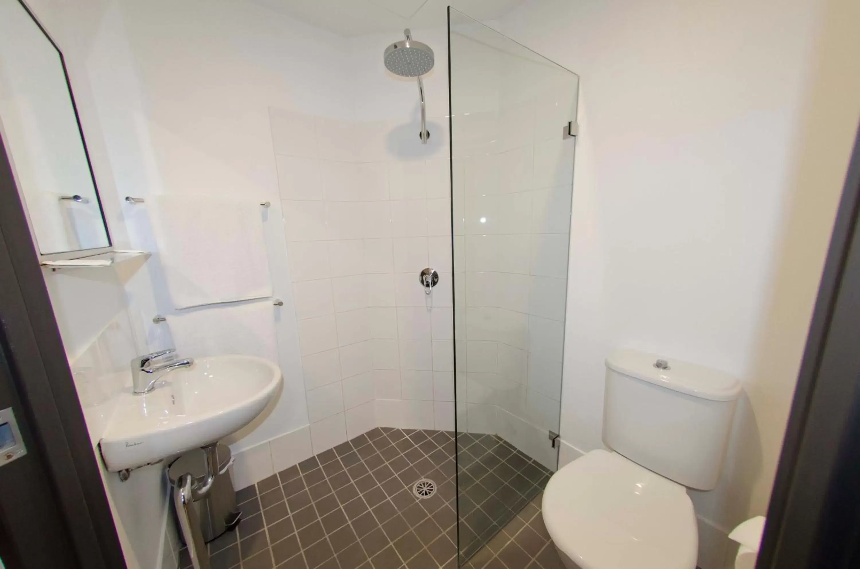 Bathroom in ibis budget Sydney East