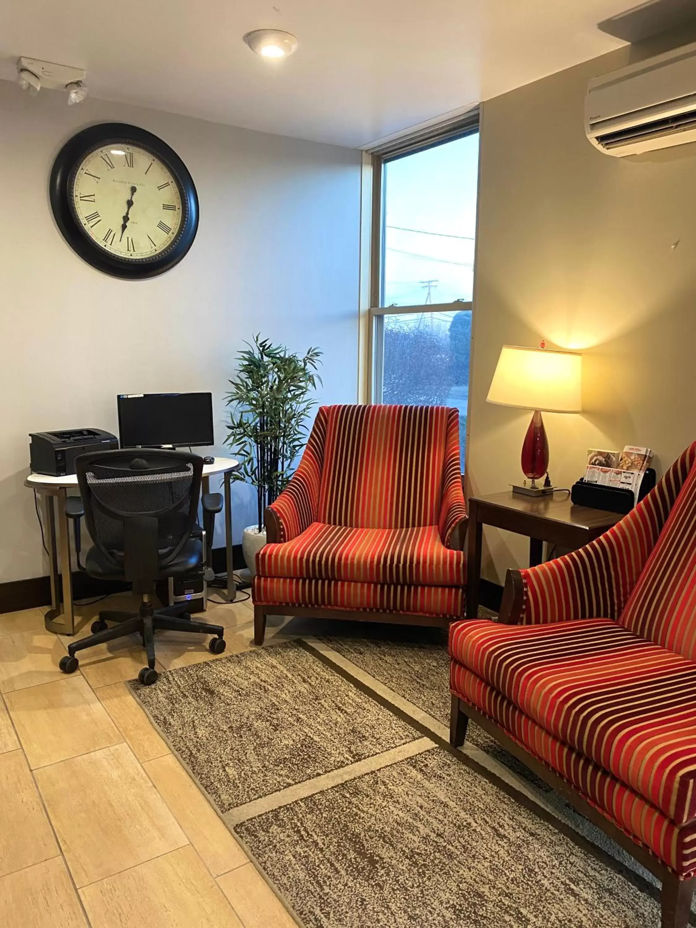 Seating Area in Bangor Suites Airport Hotel