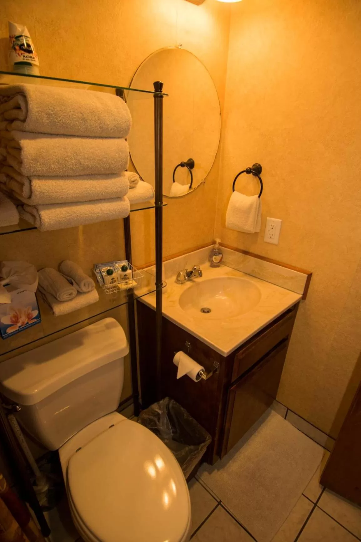 Bathroom in Hillcrest Suites & Cabins