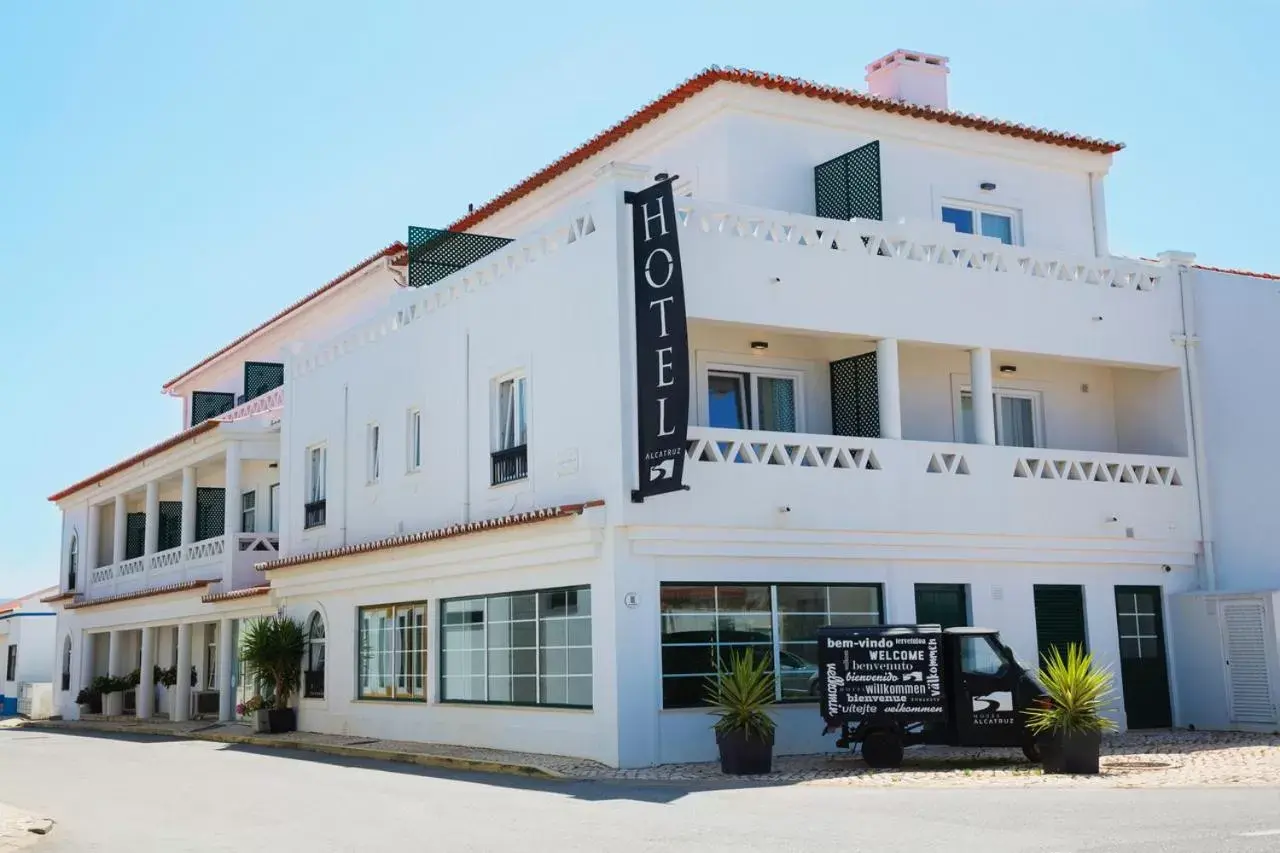 Facade/entrance, Property Building in Hotel Alcatruz