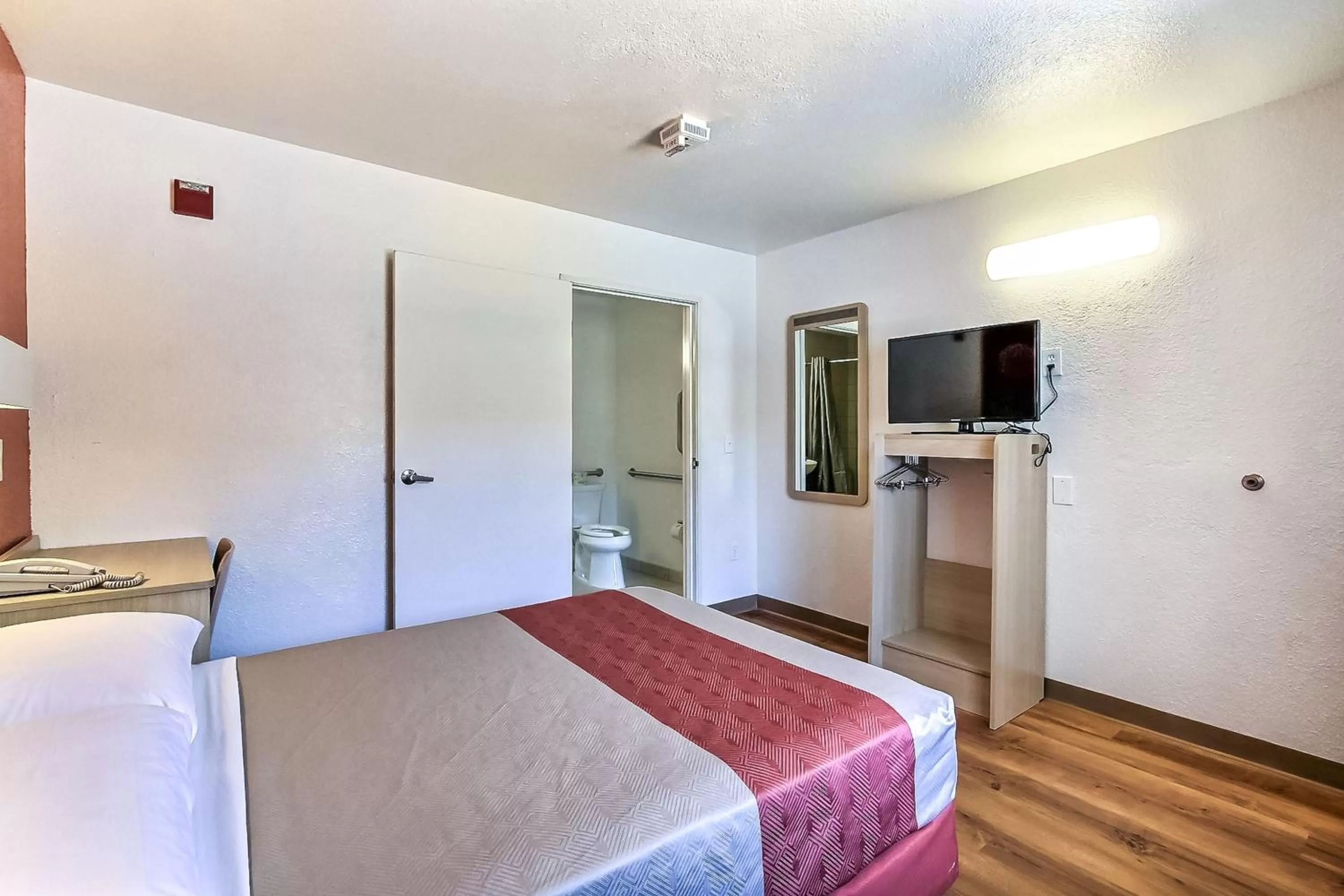 Photo of the whole room, Bed in Motel 6-Fremont, CA - North